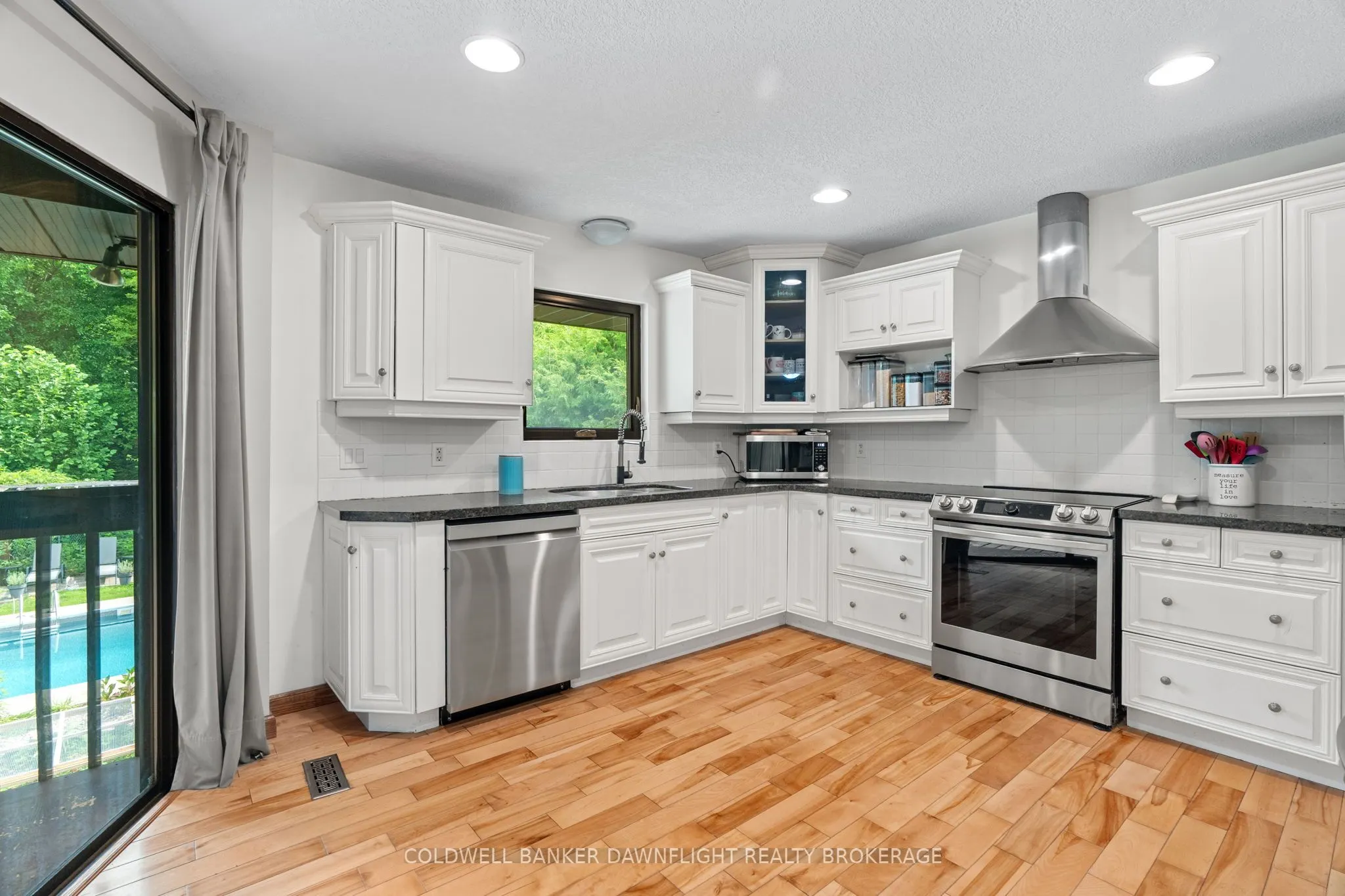 16 Lansdowne Park Crescent