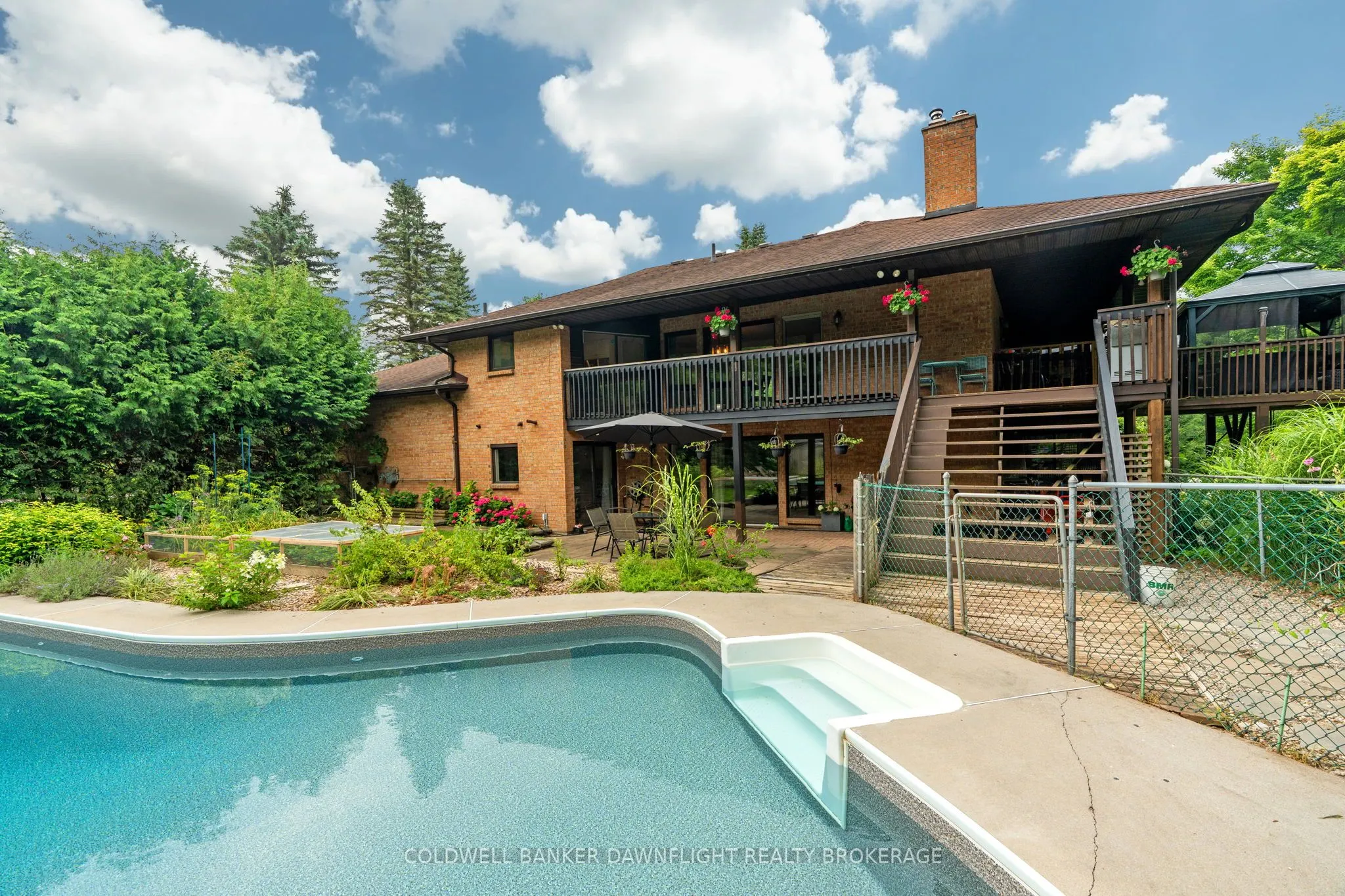 16 Lansdowne Park Crescent