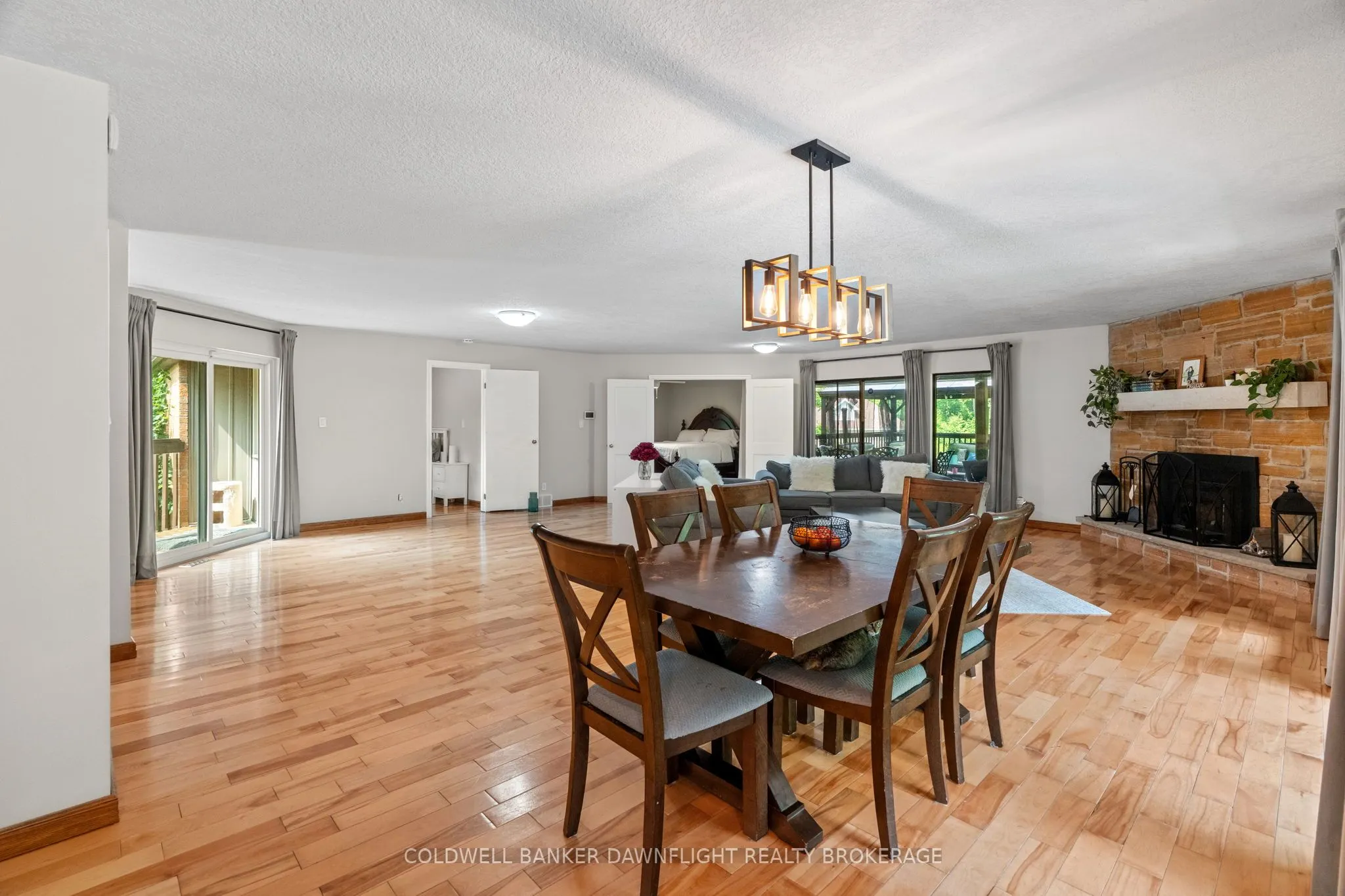16 Lansdowne Park Crescent