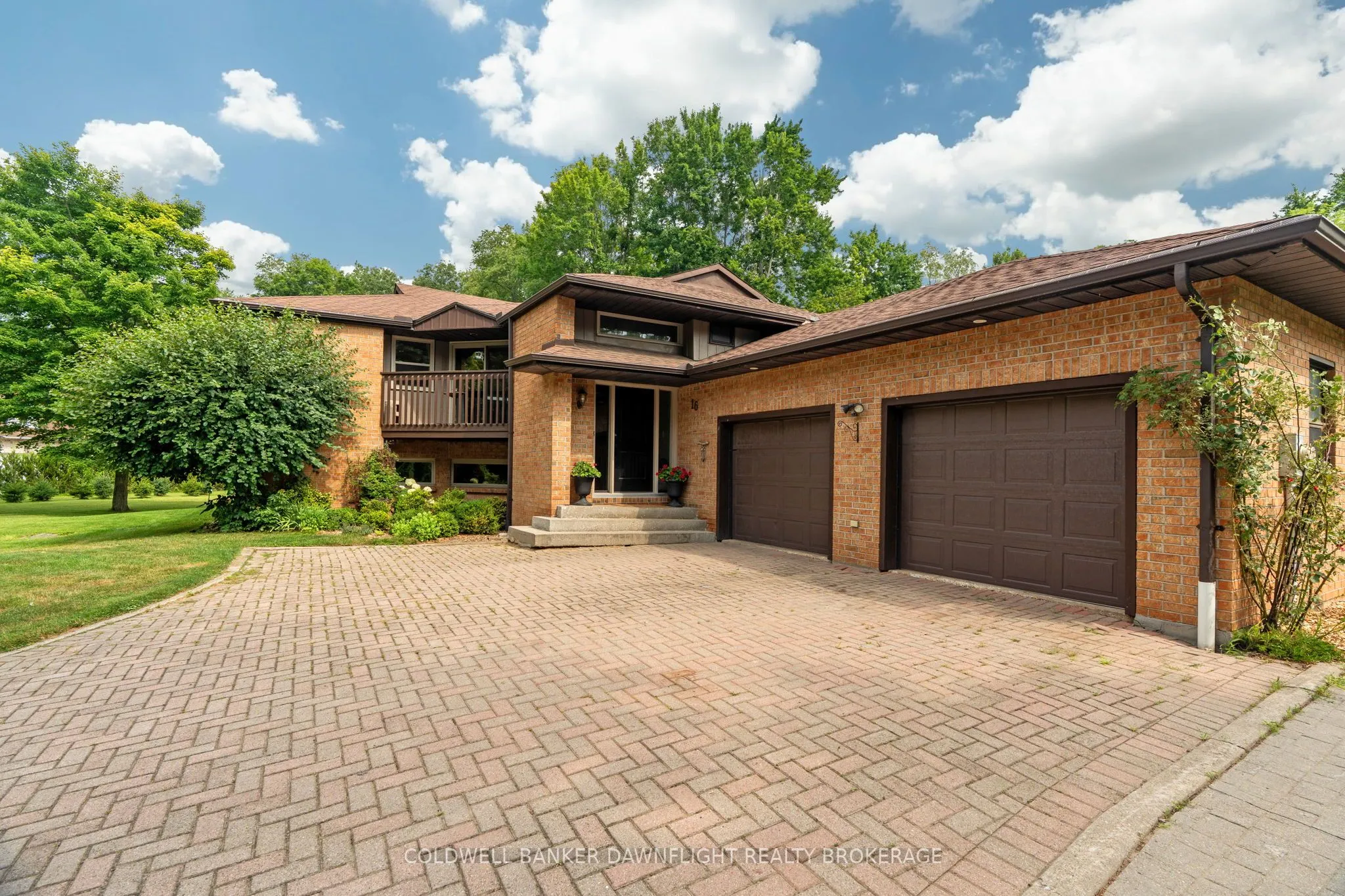 16 Lansdowne Park Crescent