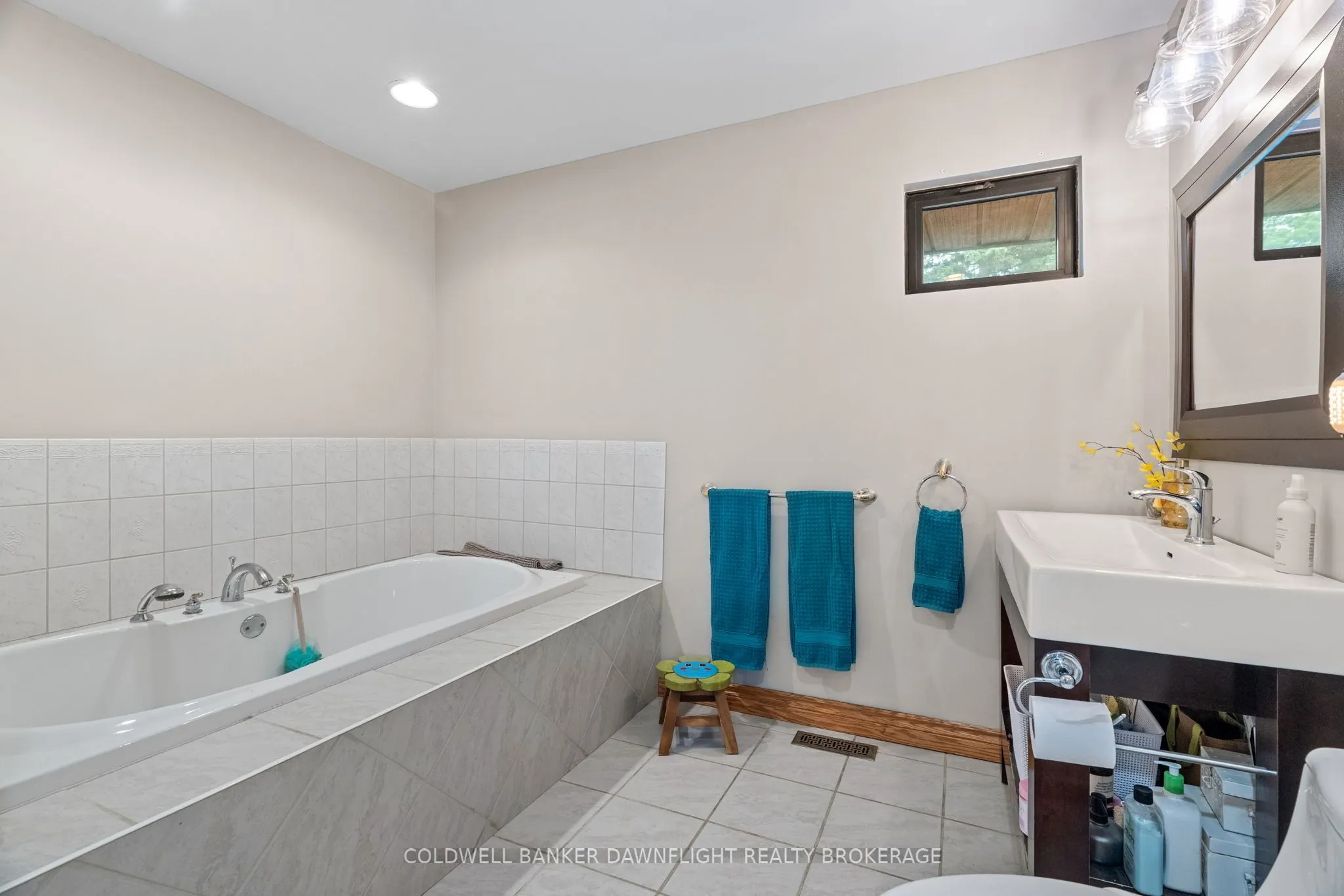 16 Lansdowne Park Crescent