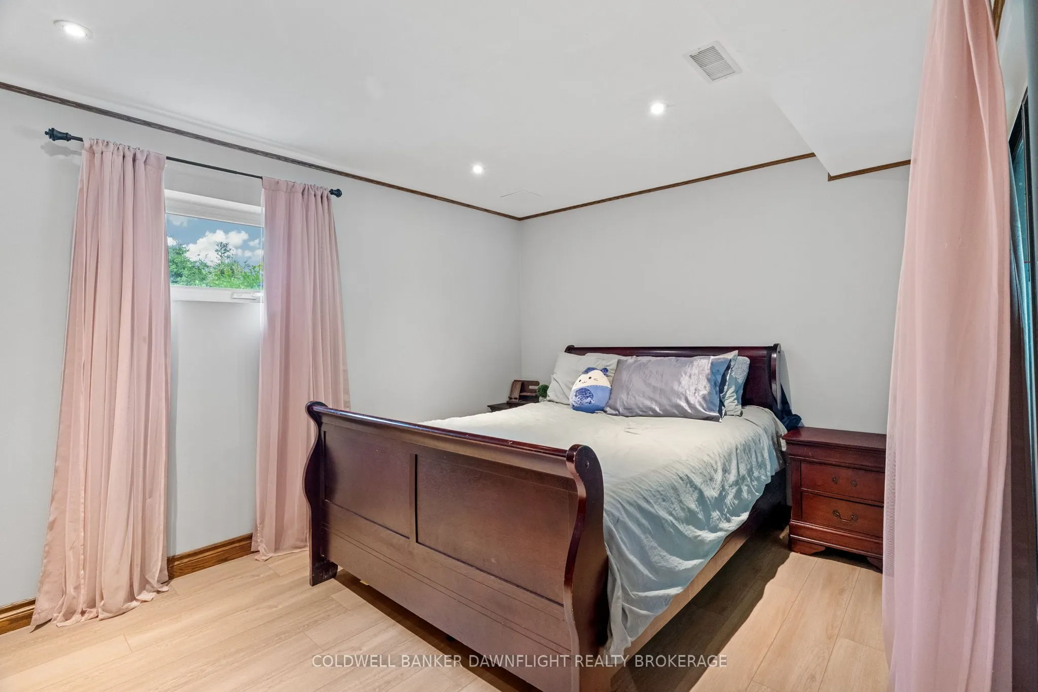 16 Lansdowne Park Crescent