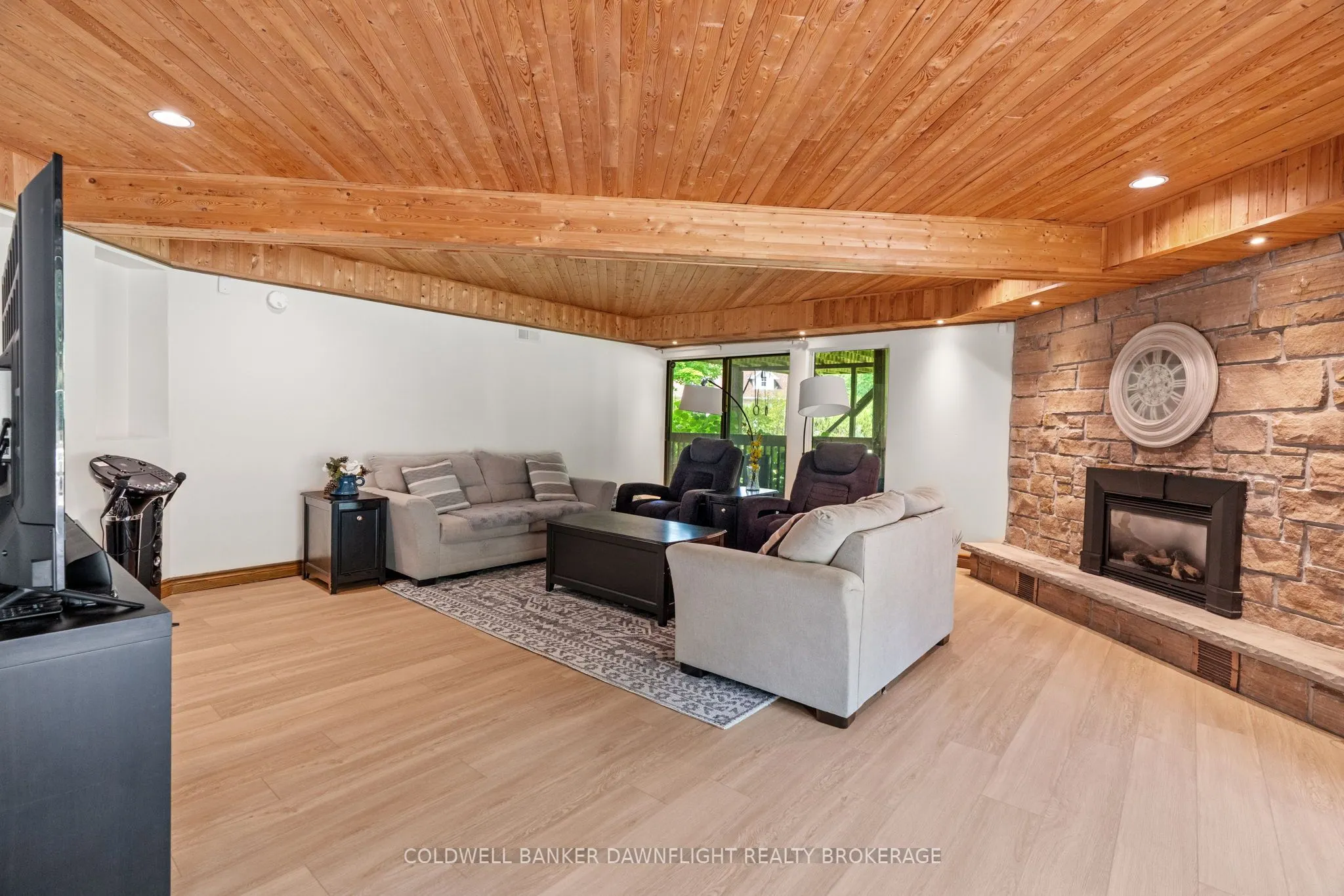 16 Lansdowne Park Crescent