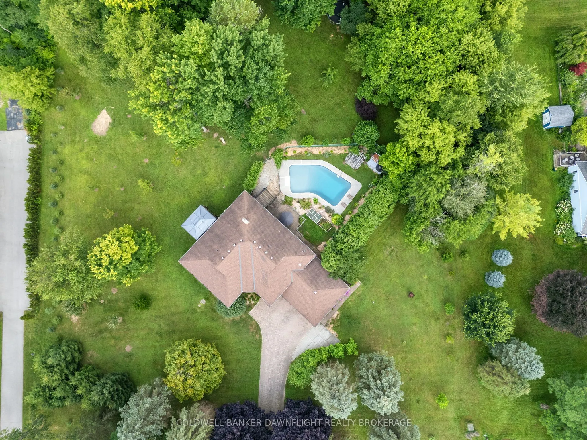 16 Lansdowne Park Crescent