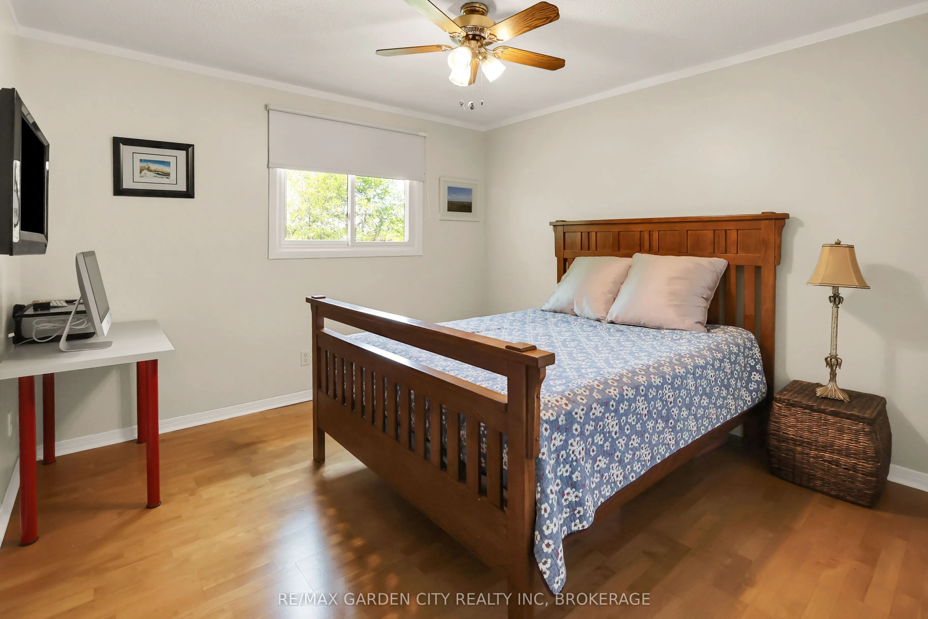 8 Lampman Crescent