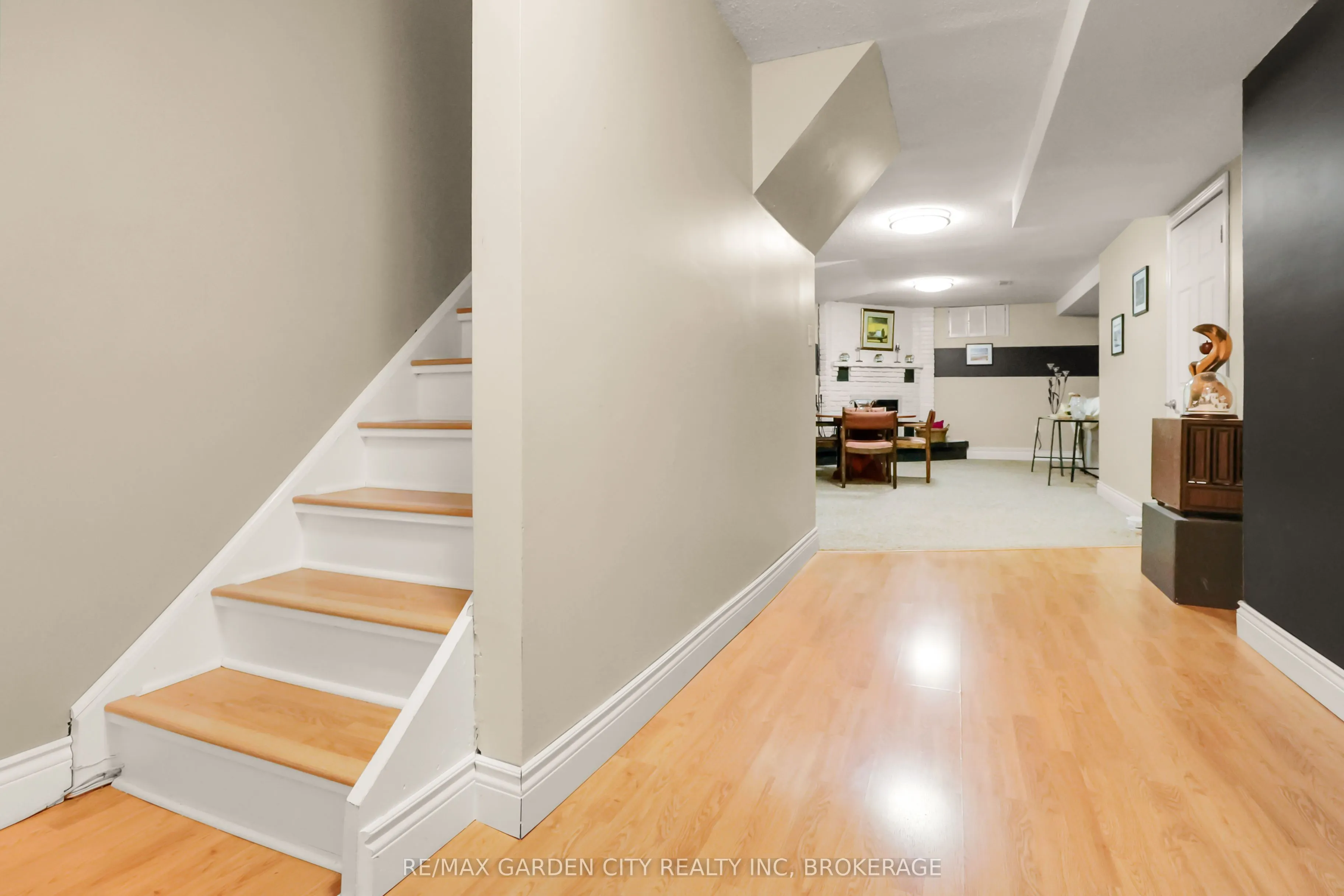 8 Lampman Crescent