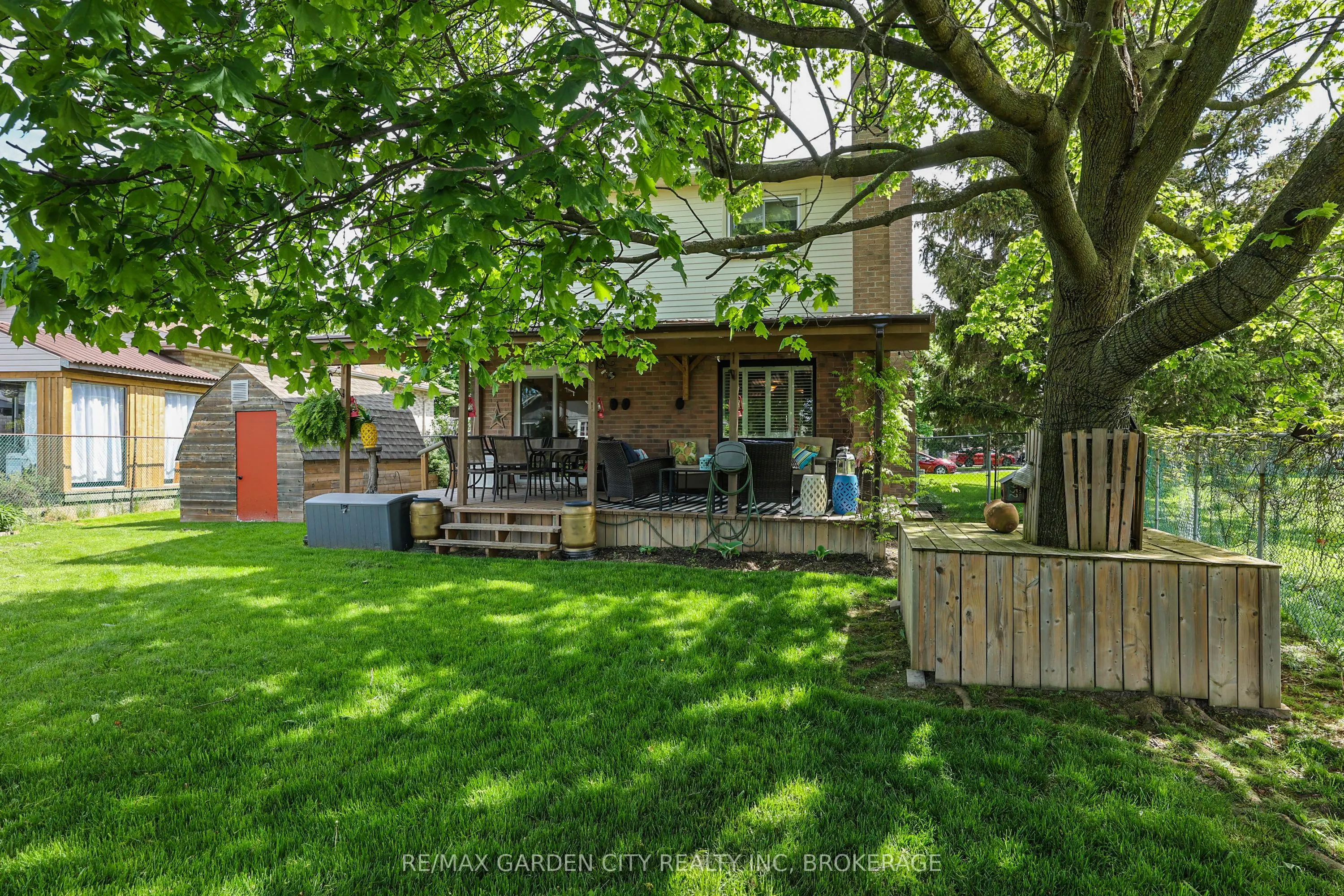 8 Lampman Crescent