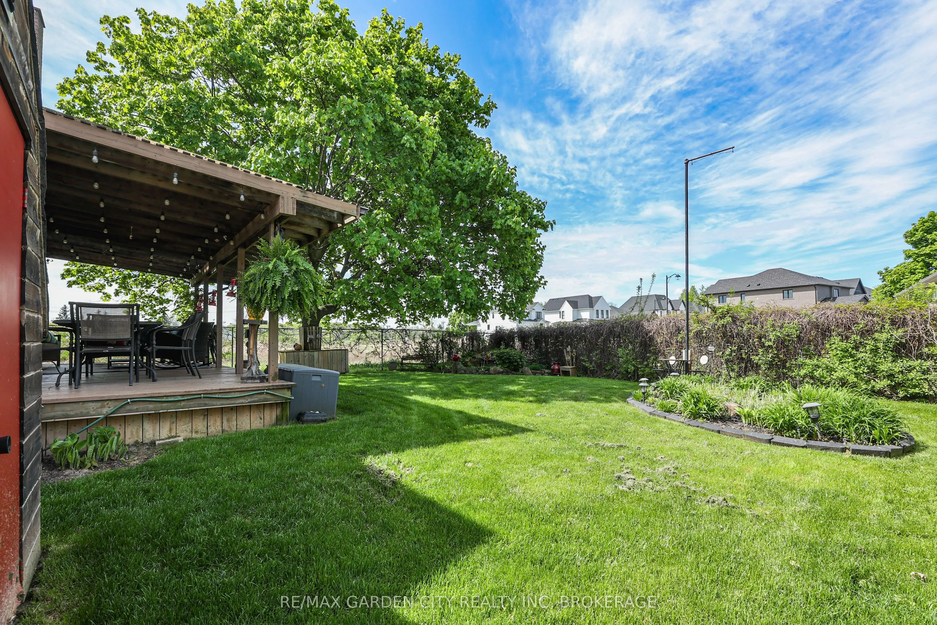 8 Lampman Crescent