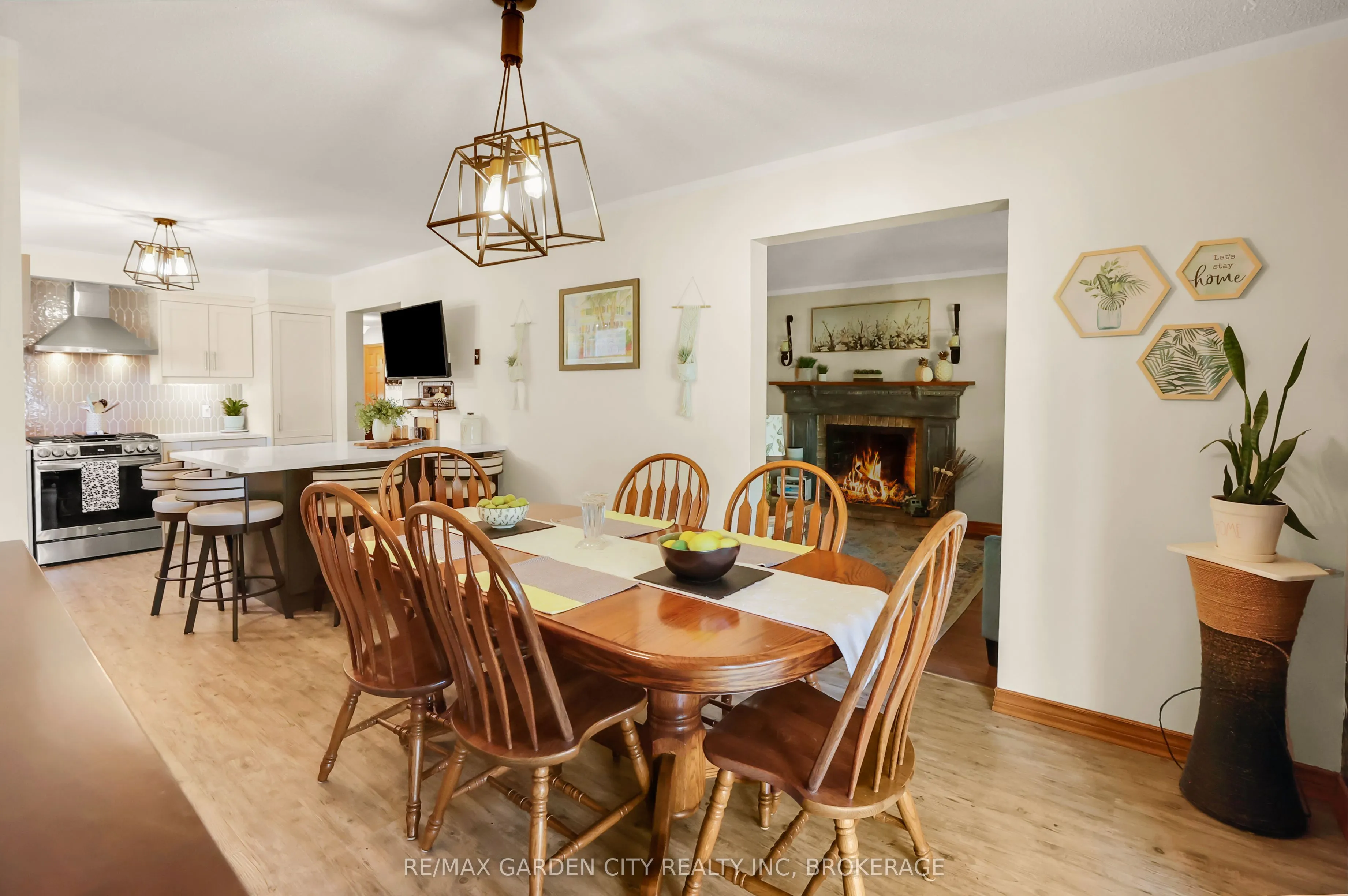 8 Lampman Crescent