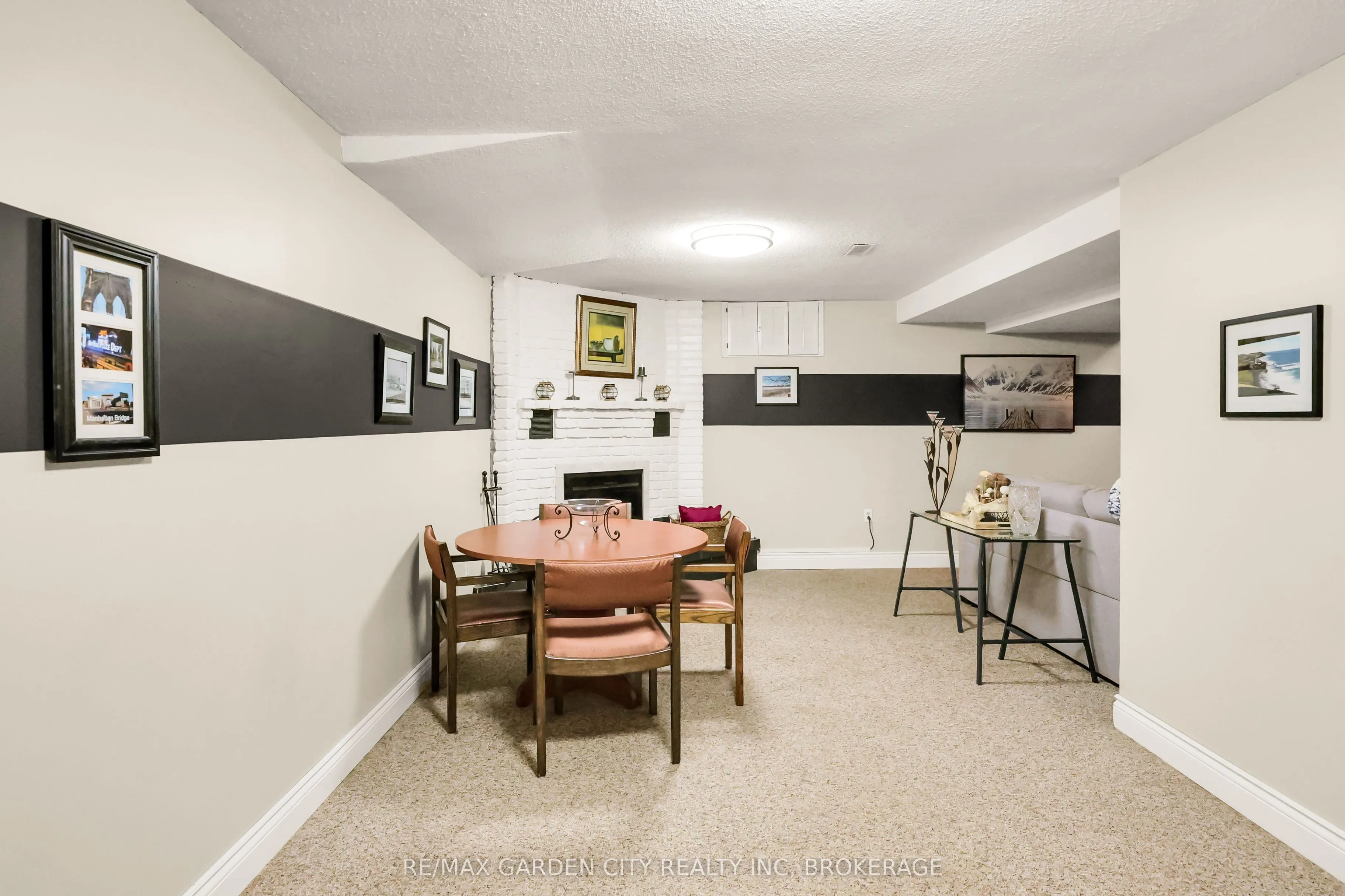 8 Lampman Crescent