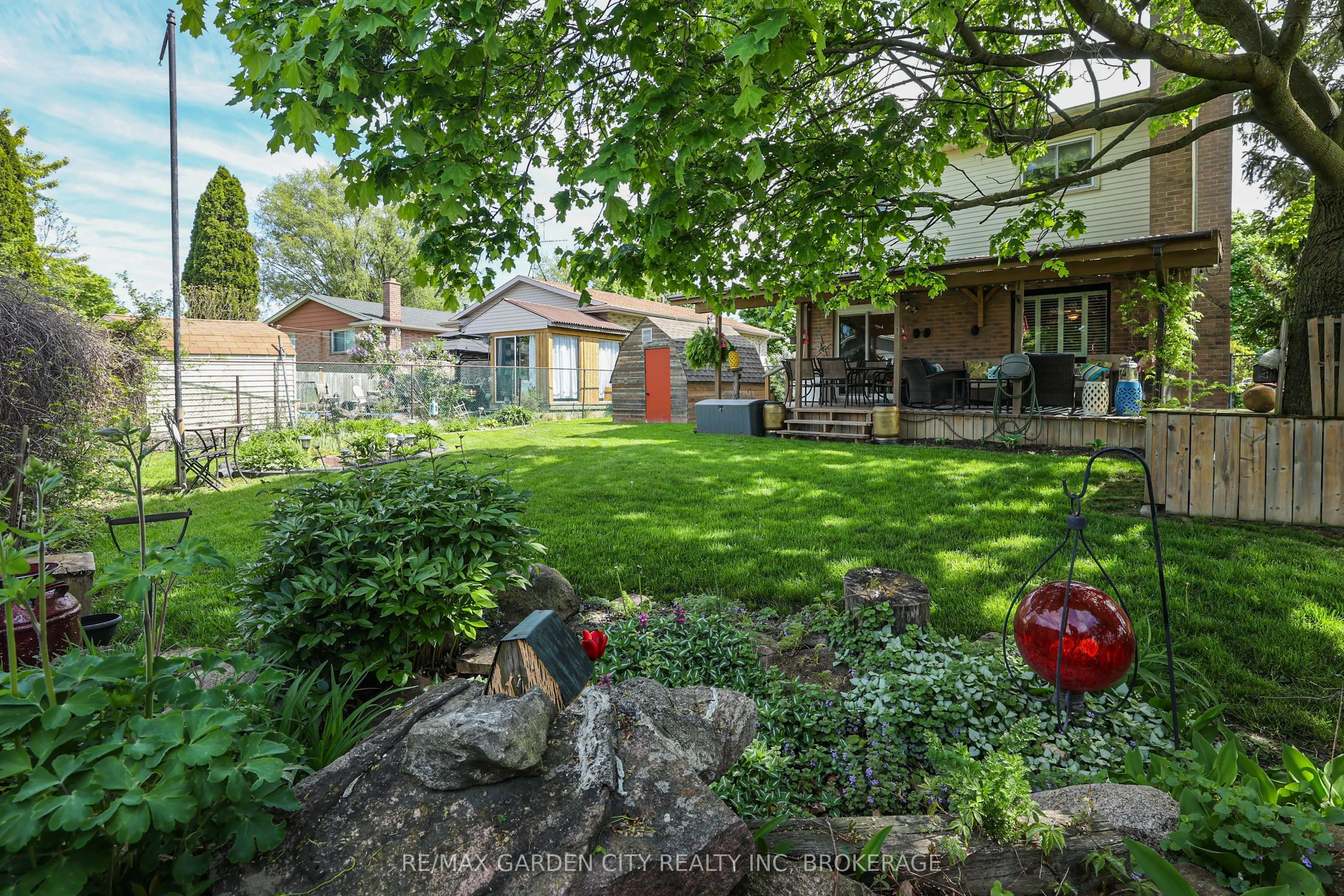 8 Lampman Crescent