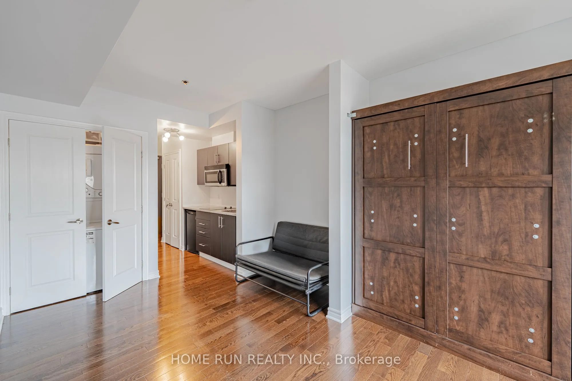 429 Kent Street, #210