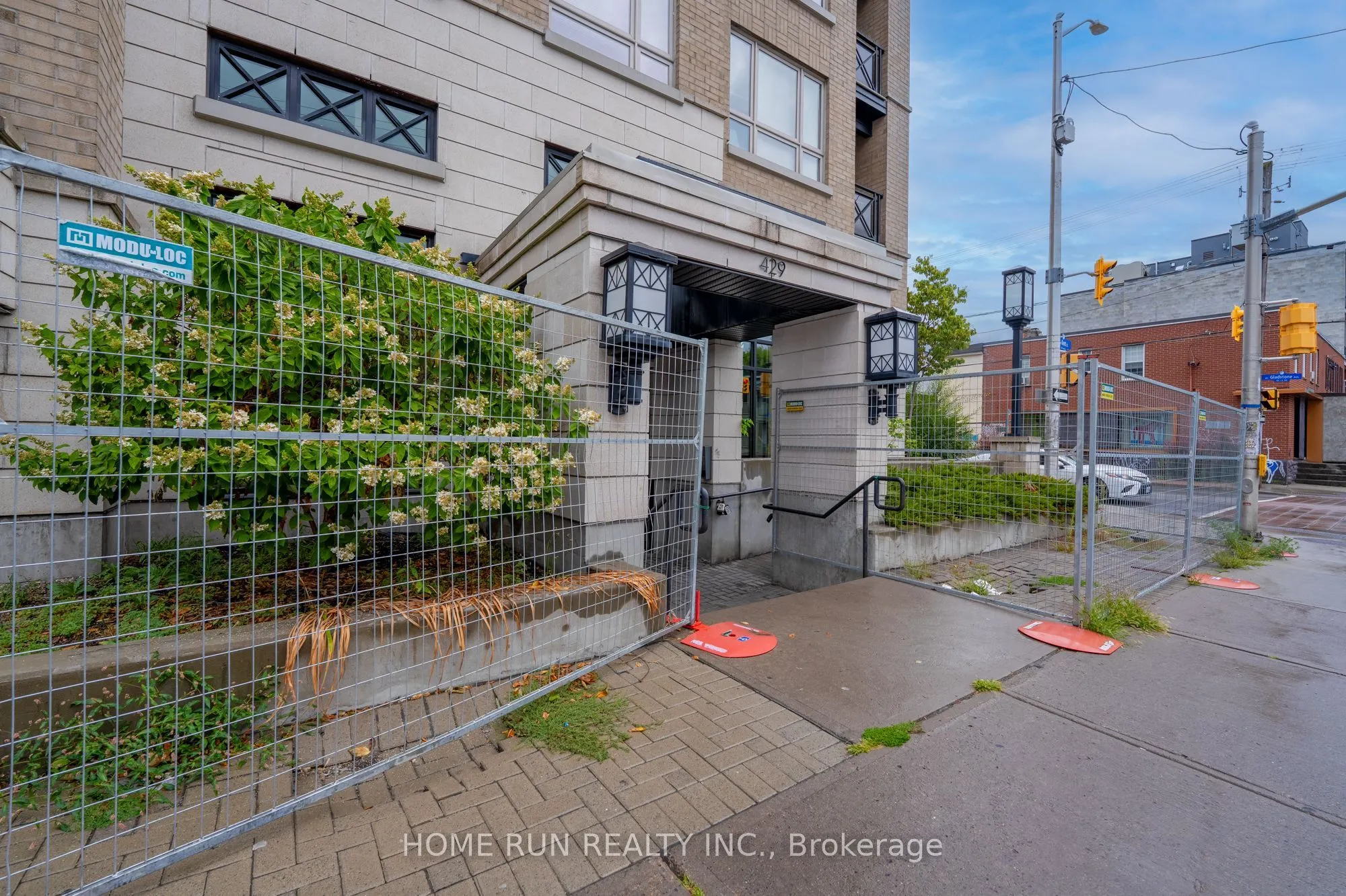 429 Kent Street, #210