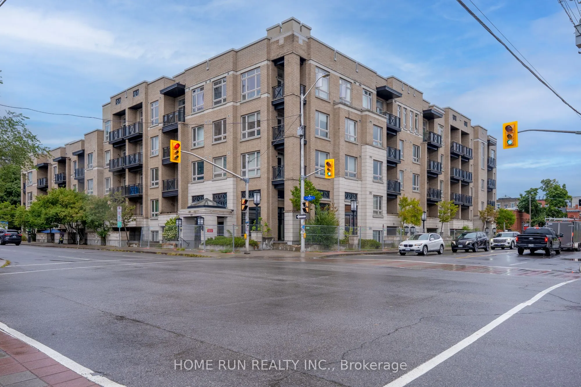 429 Kent Street, #210