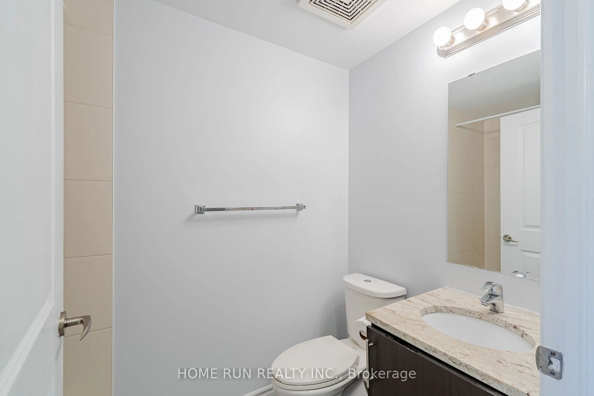 429 Kent Street, #210