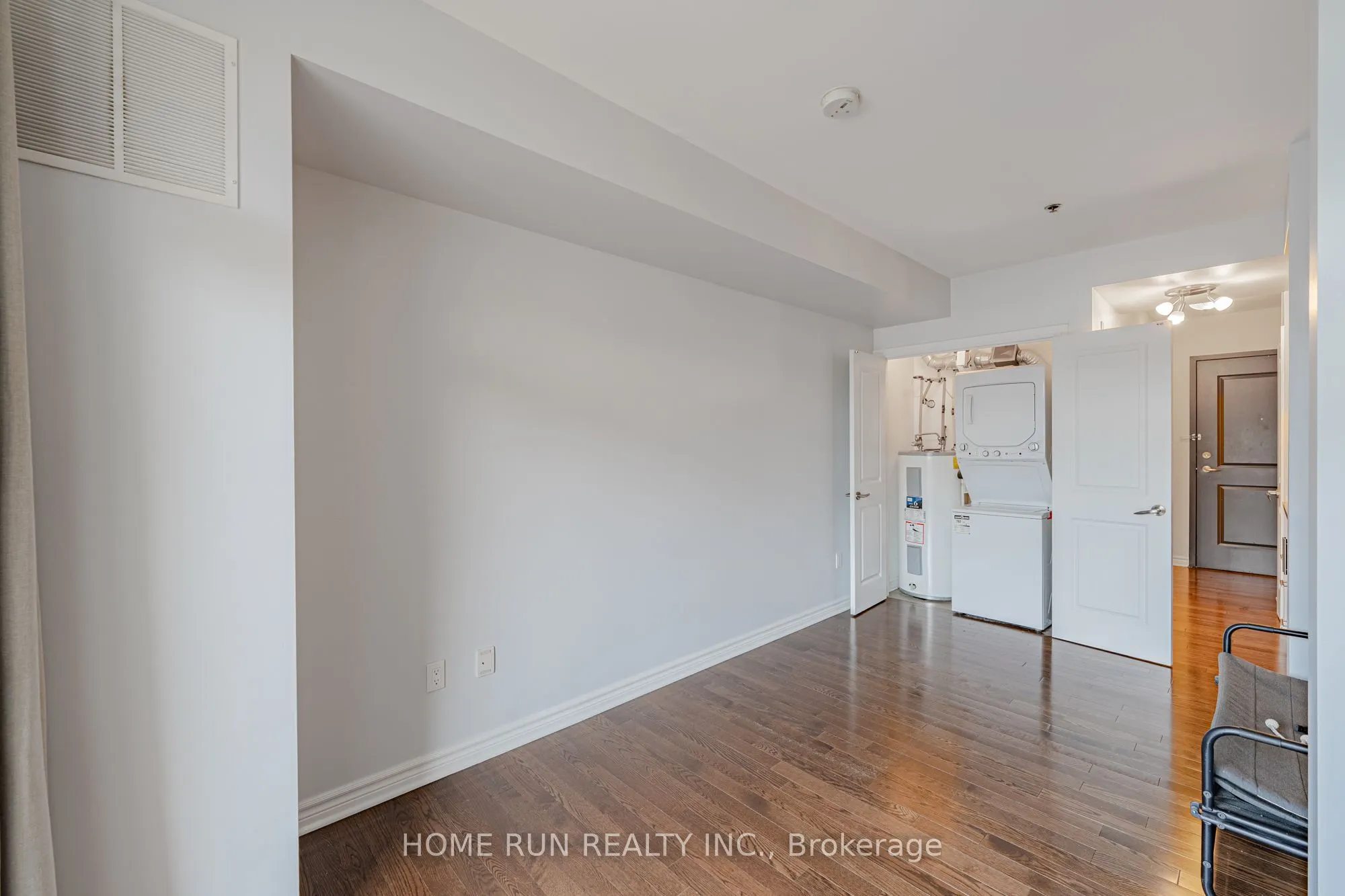 429 Kent Street, #210