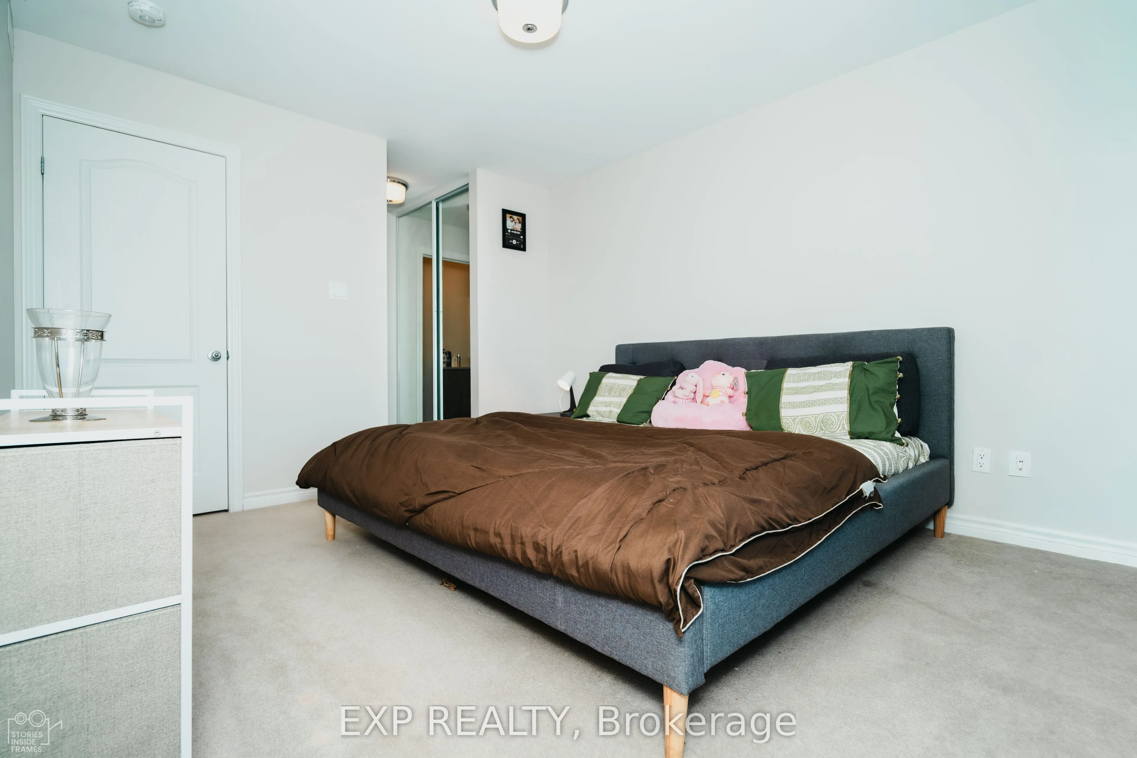 564 Labrador Crescent