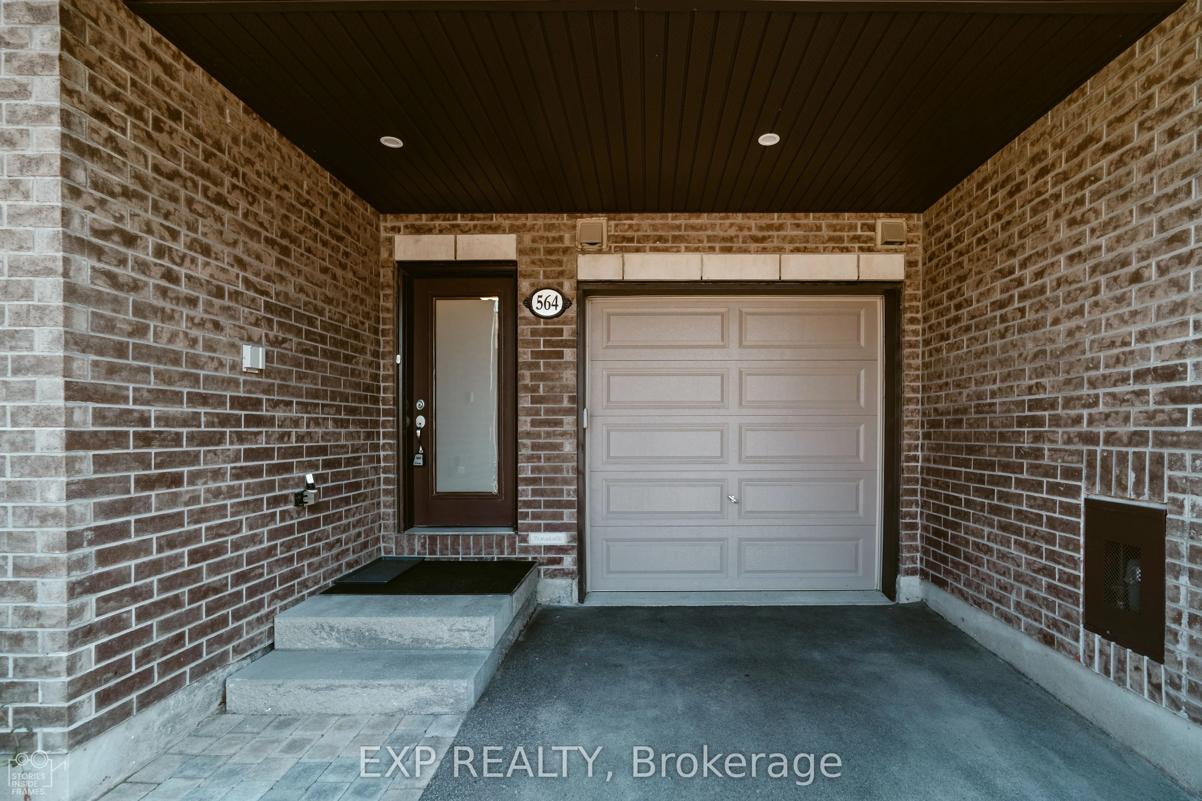 564 Labrador Crescent