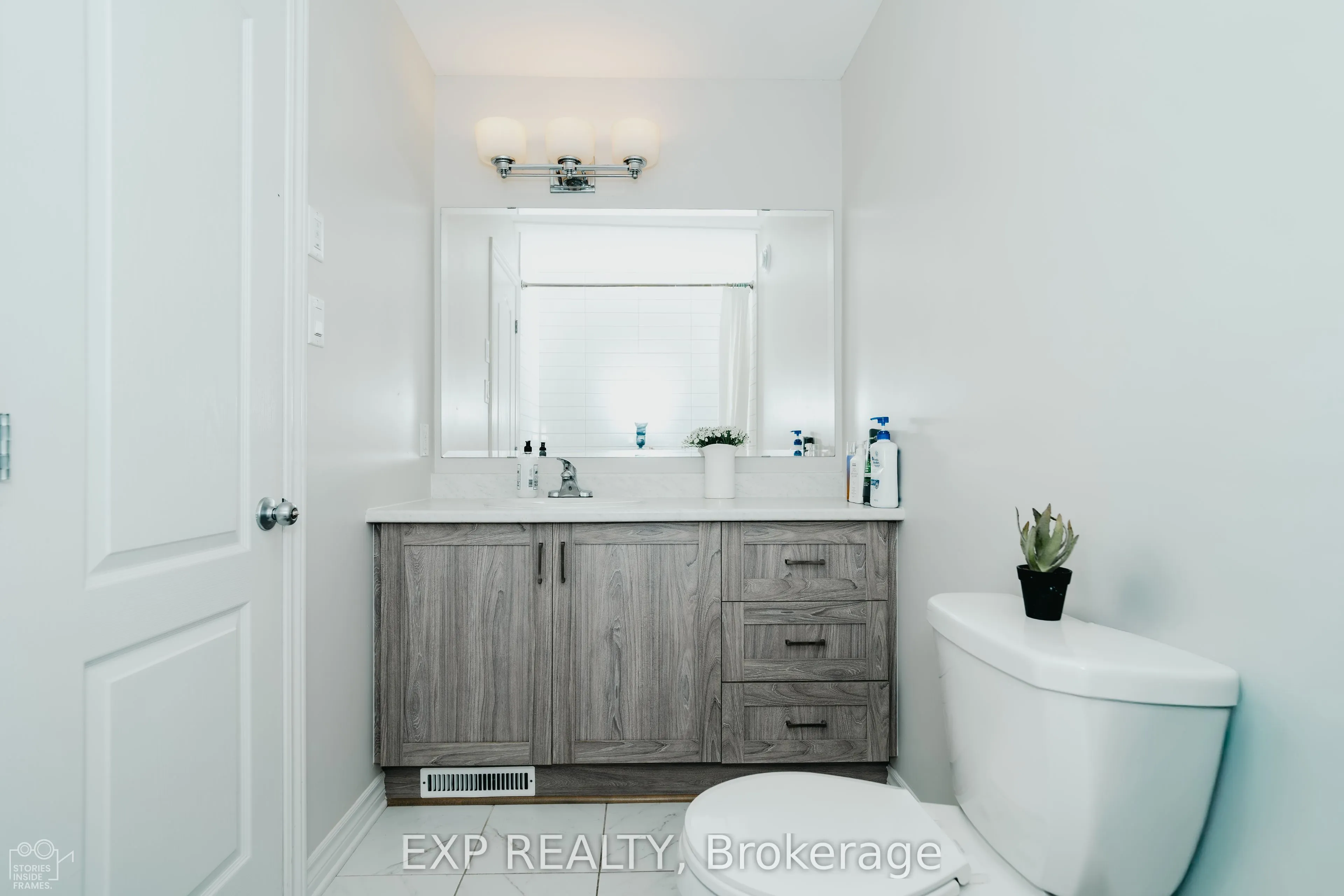 564 Labrador Crescent