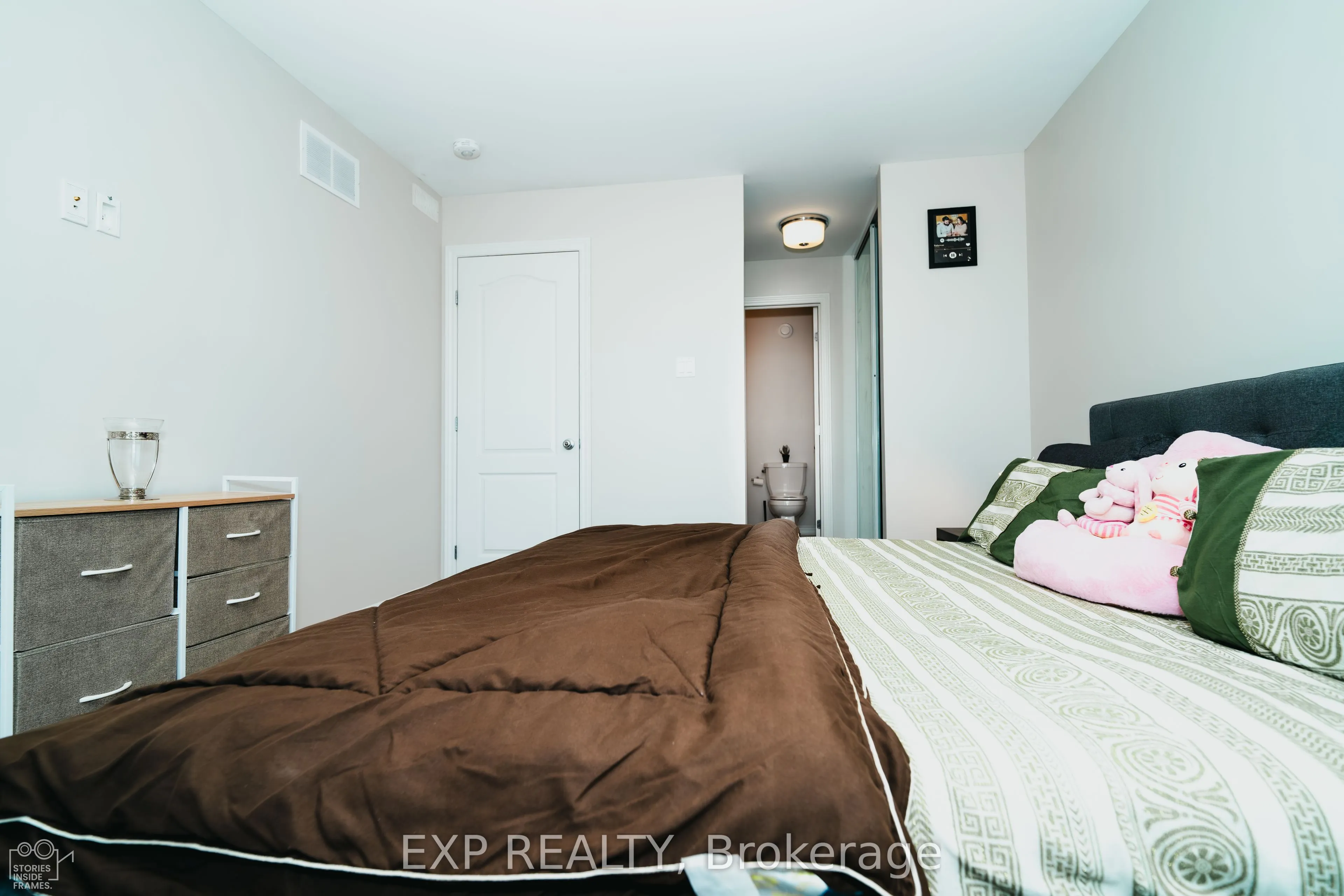 564 Labrador Crescent