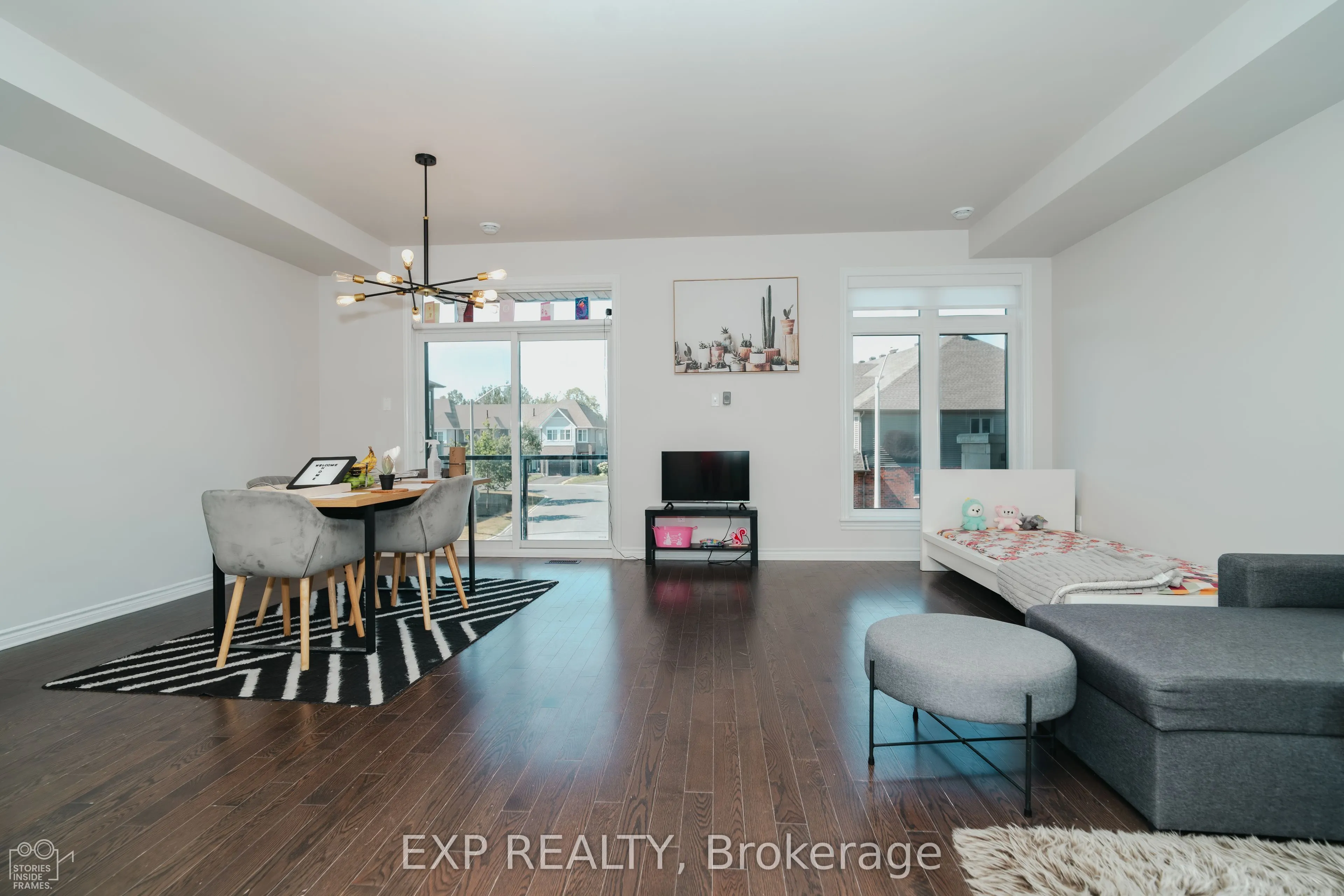 564 Labrador Crescent