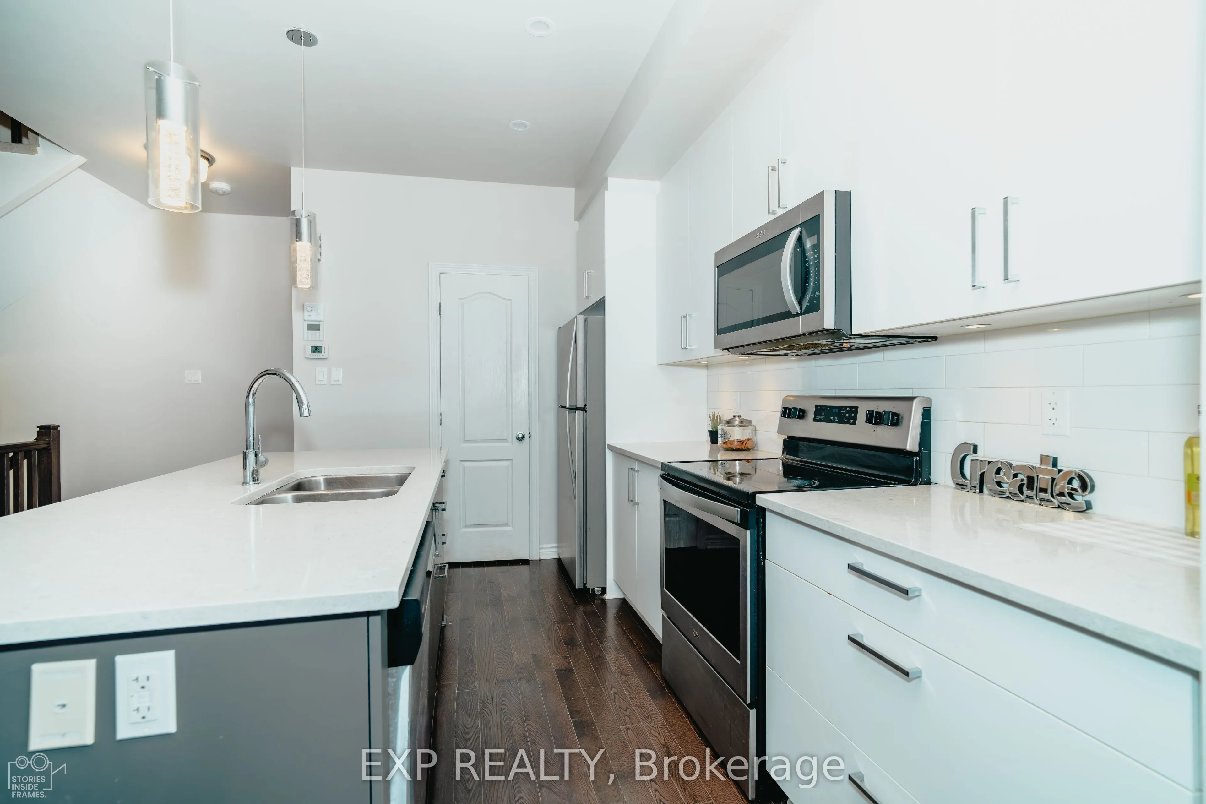 564 Labrador Crescent