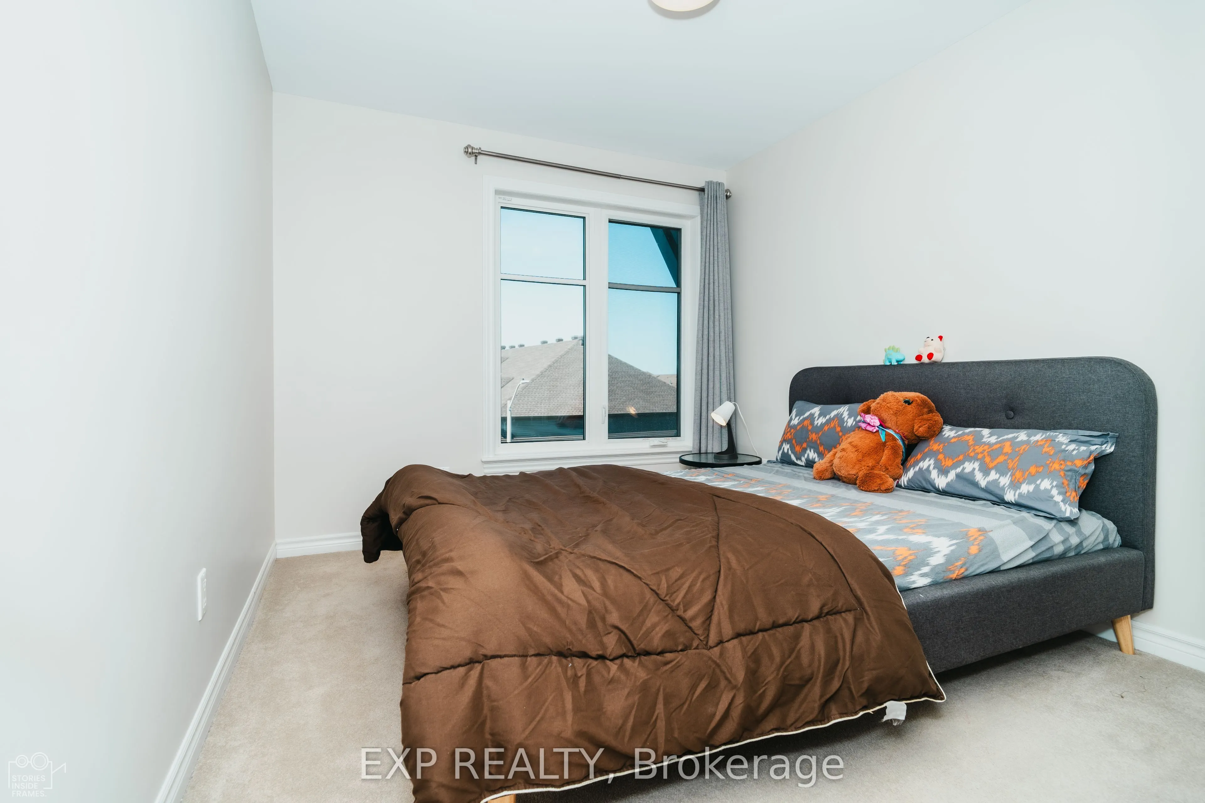 564 Labrador Crescent