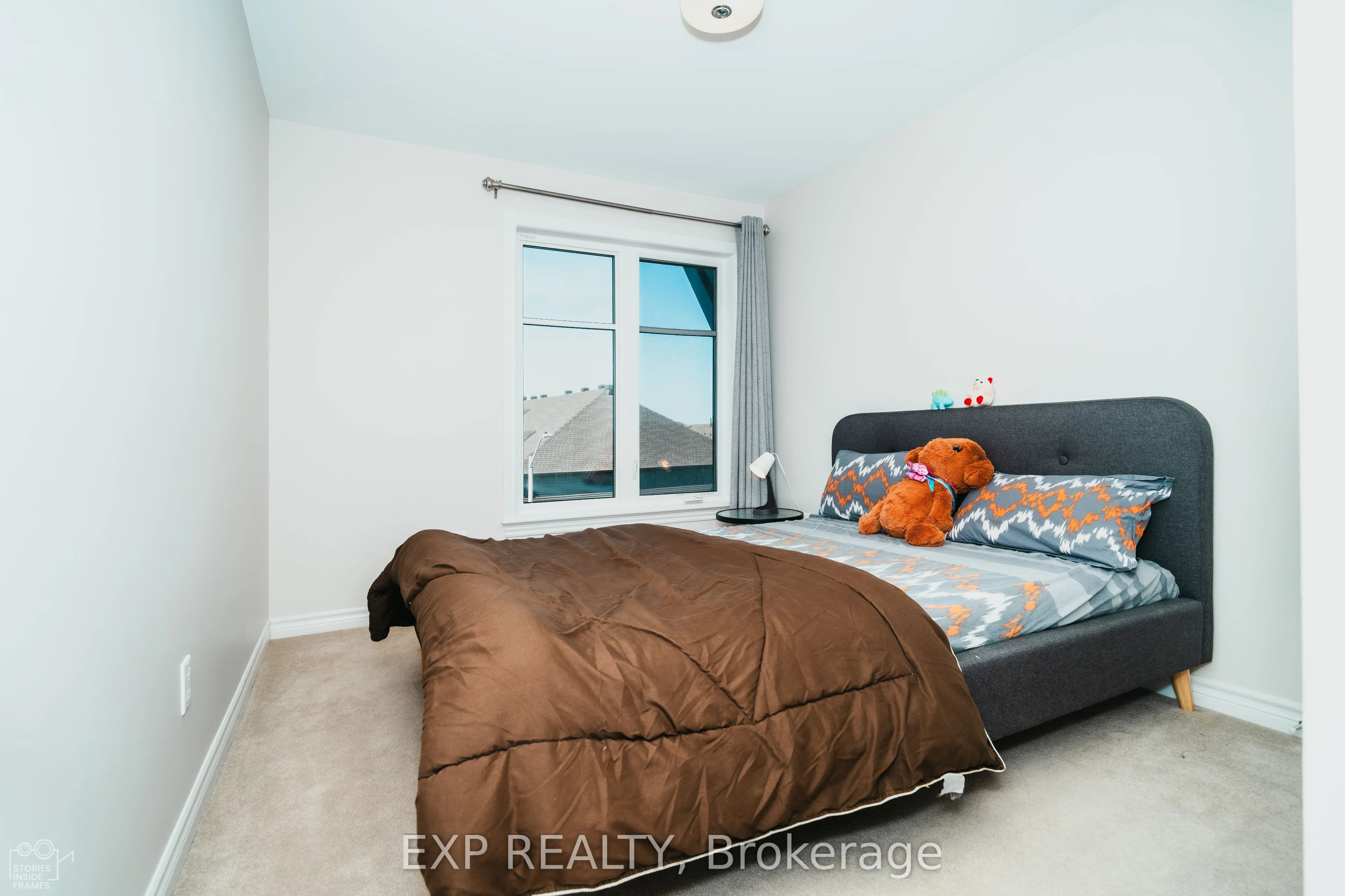 564 Labrador Crescent