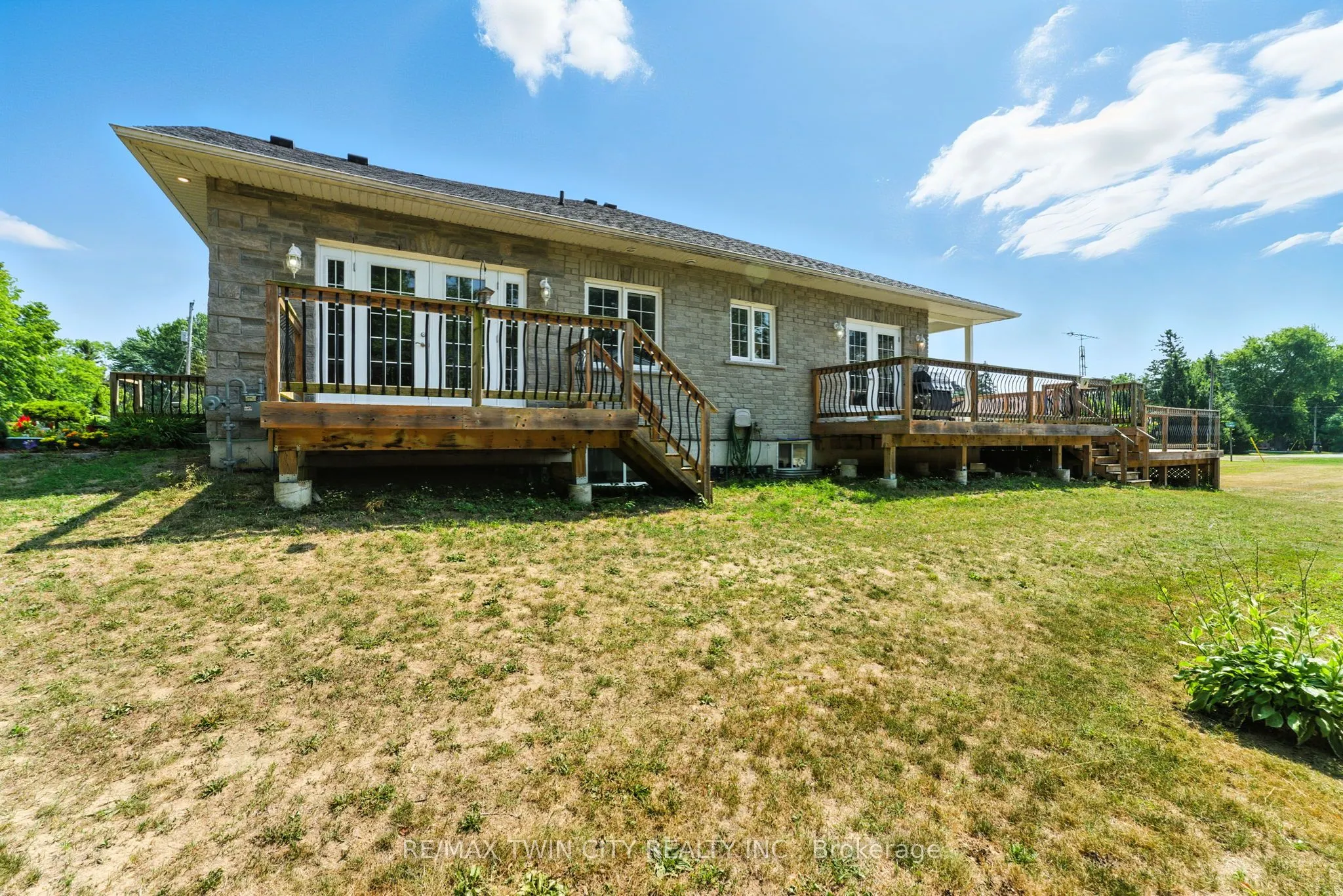 1026 Front Road