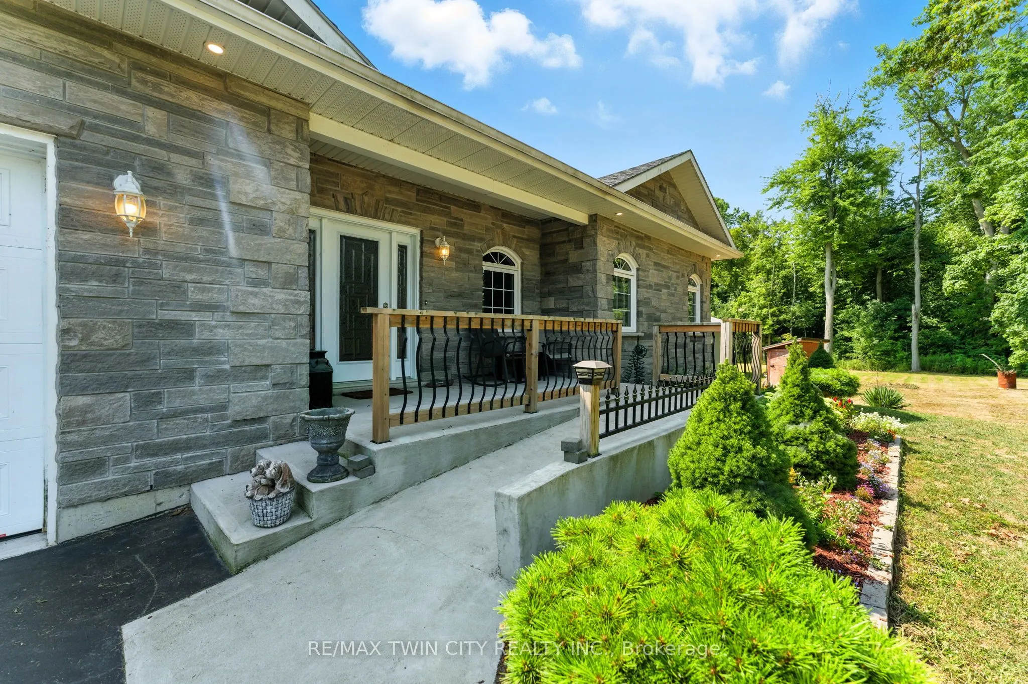 1026 Front Road