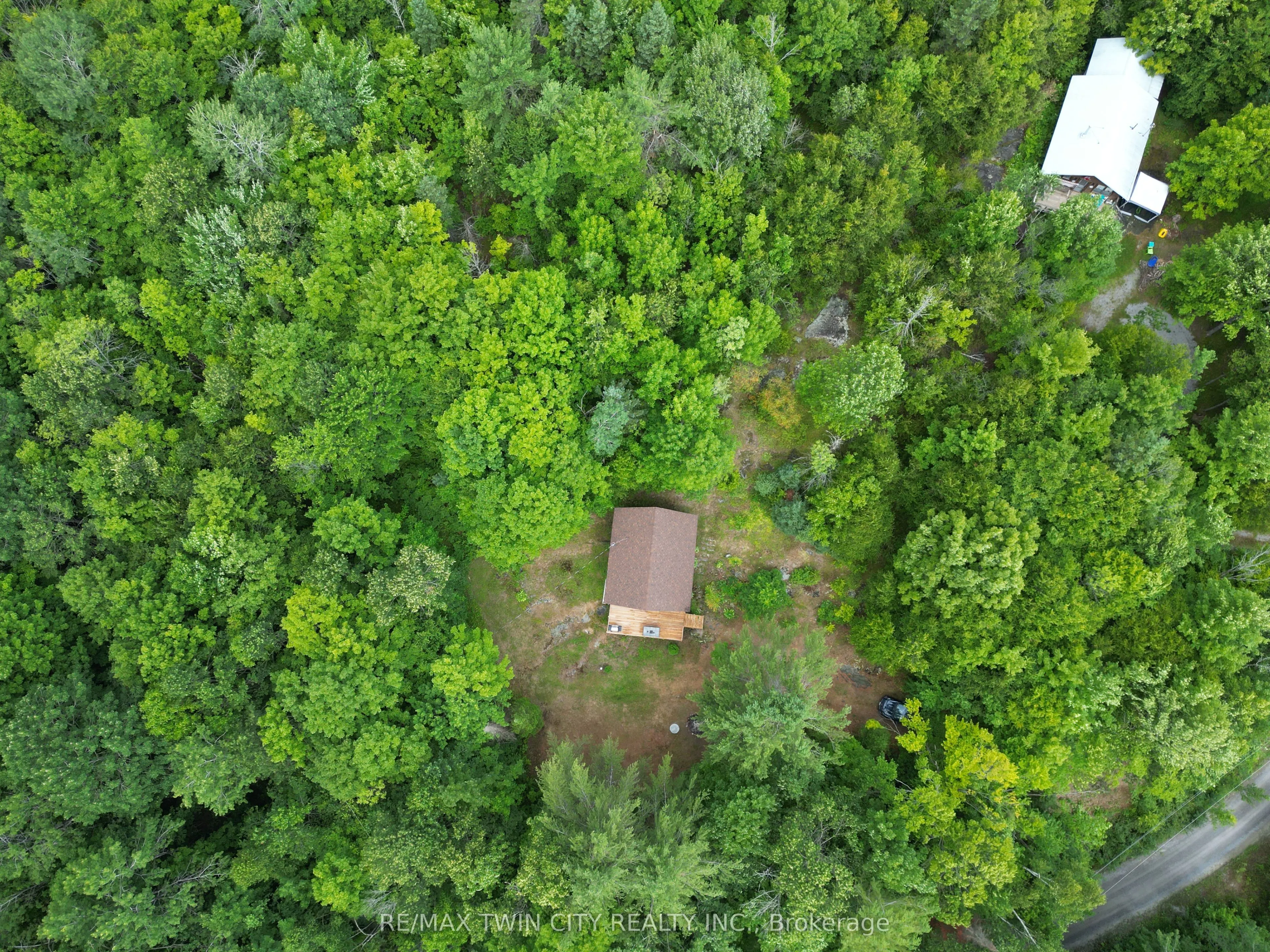 1044 English Circle