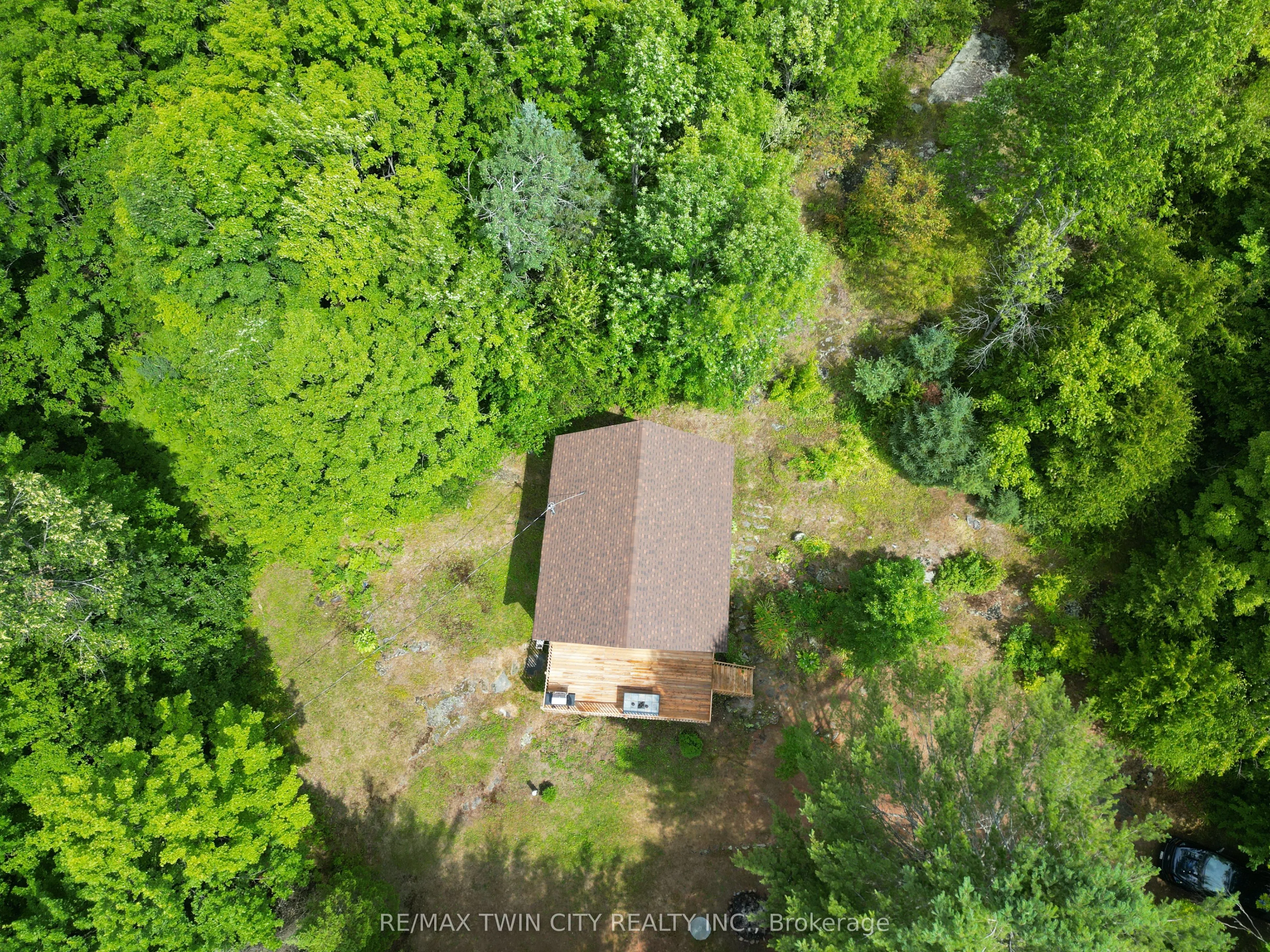 1044 English Circle