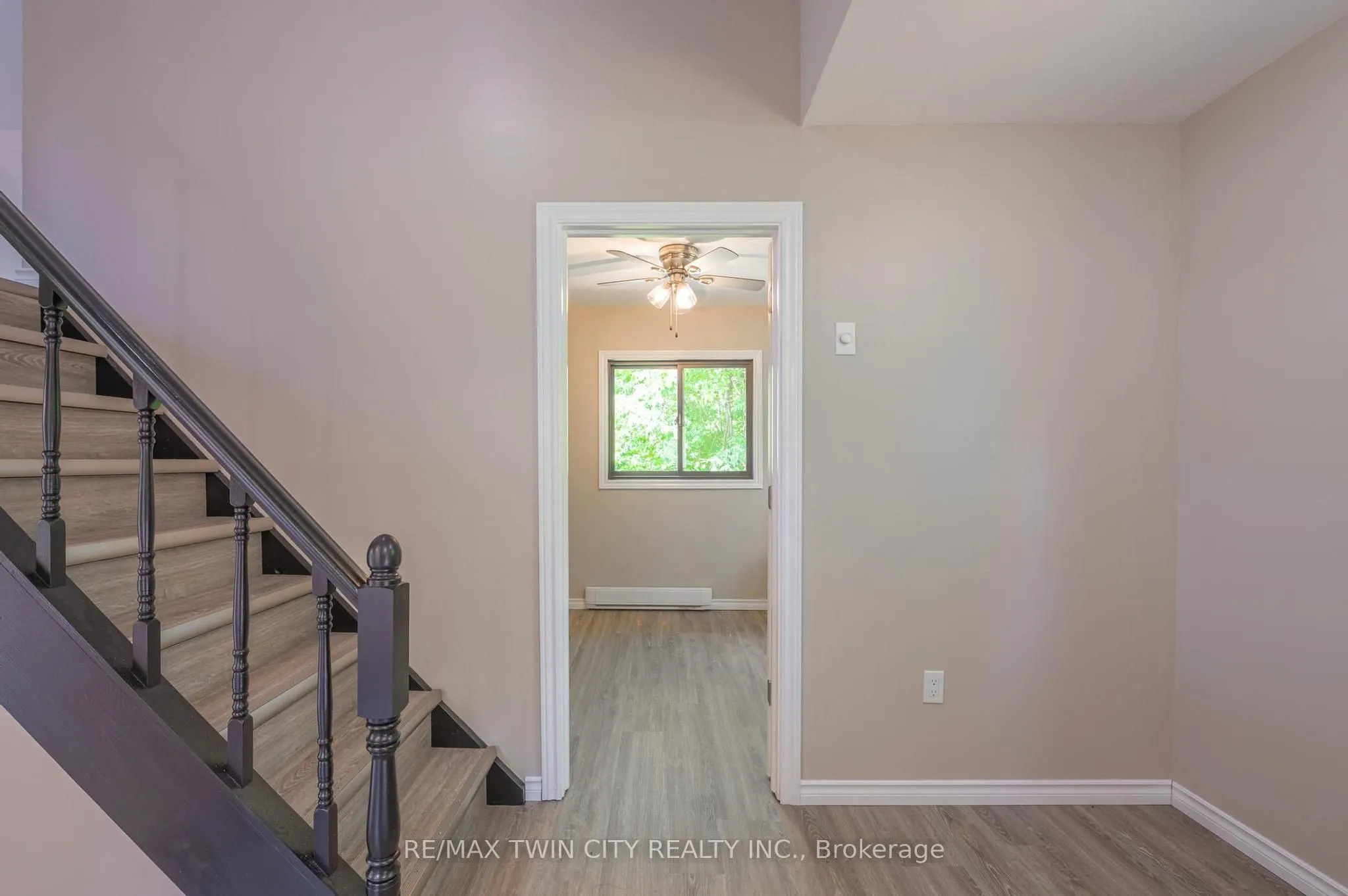 1044 English Circle