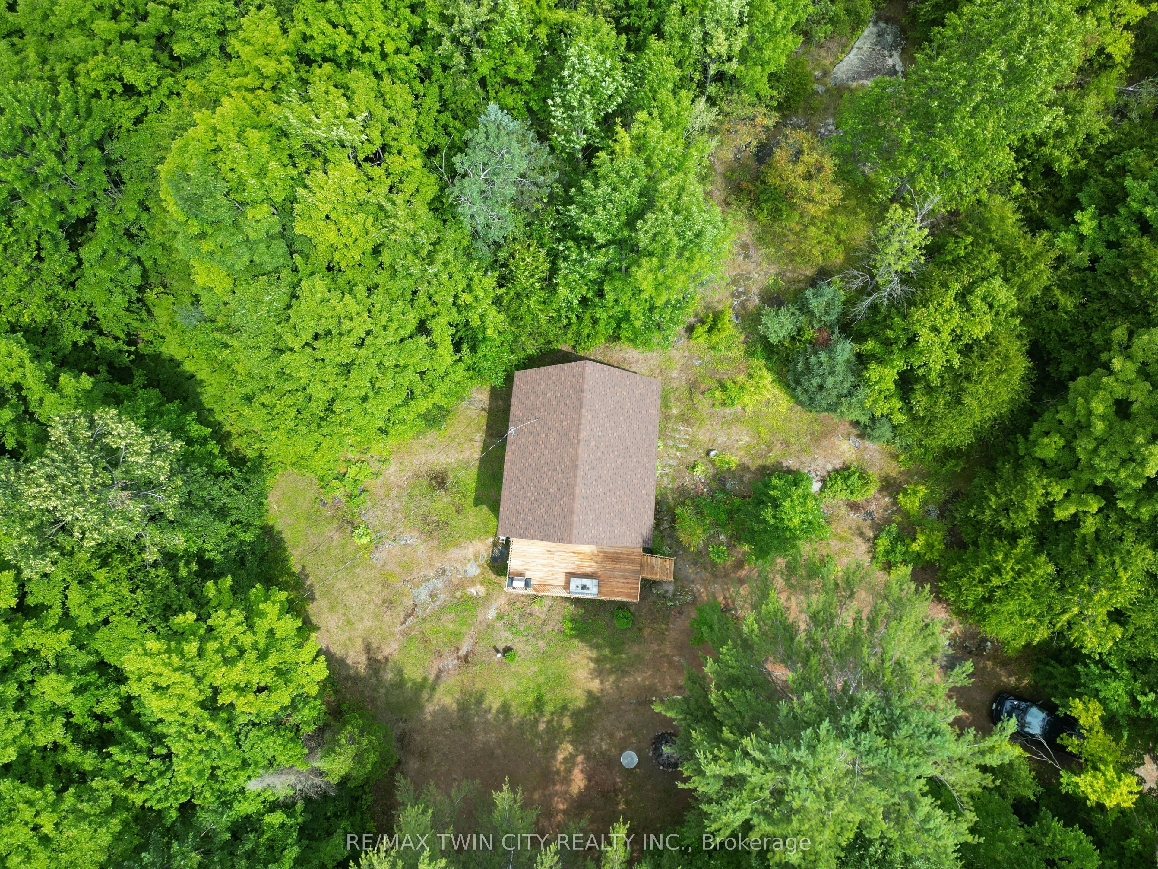 1044 English Circle