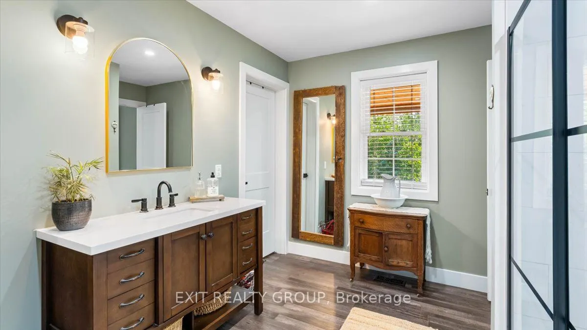 32 Marble Court