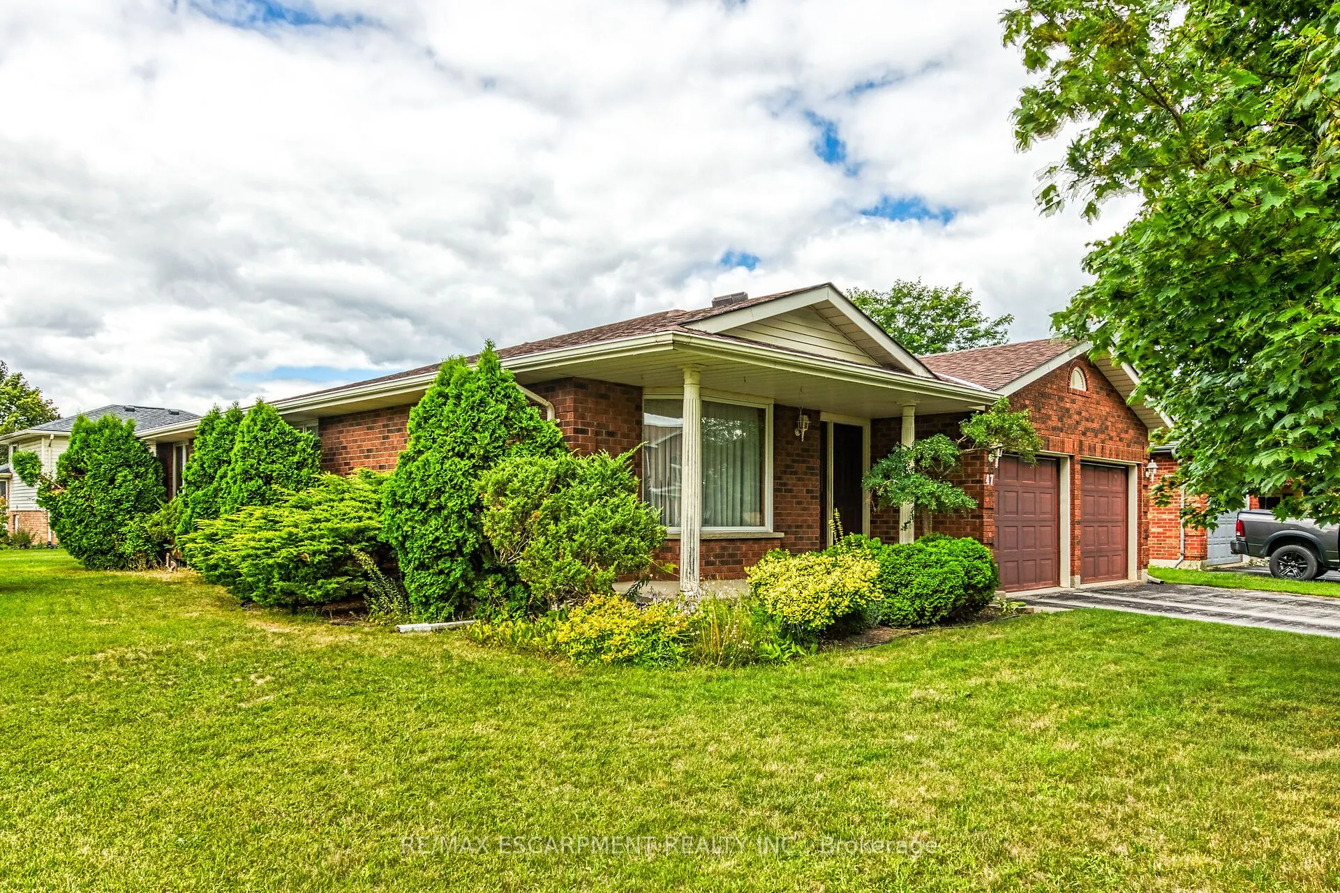 47 Falls Crescent
