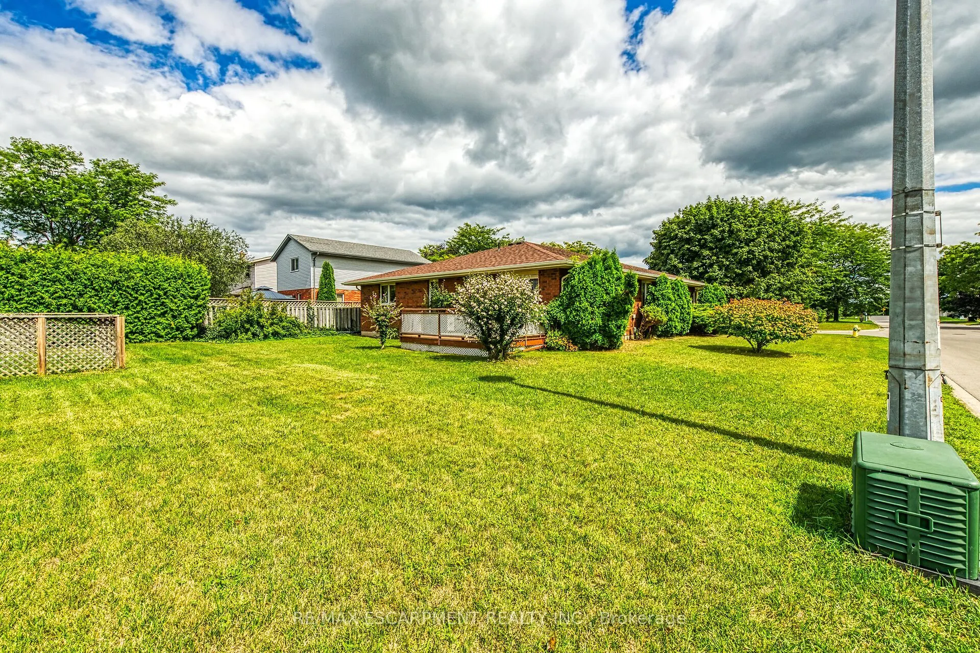 47 Falls Crescent