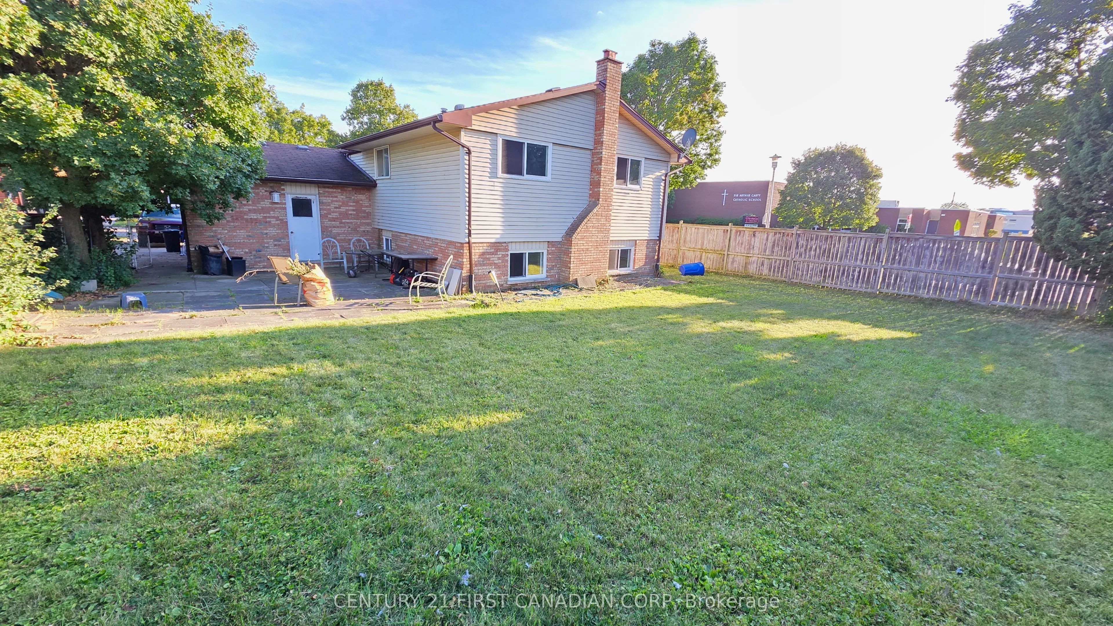 2 Muriel Crescent