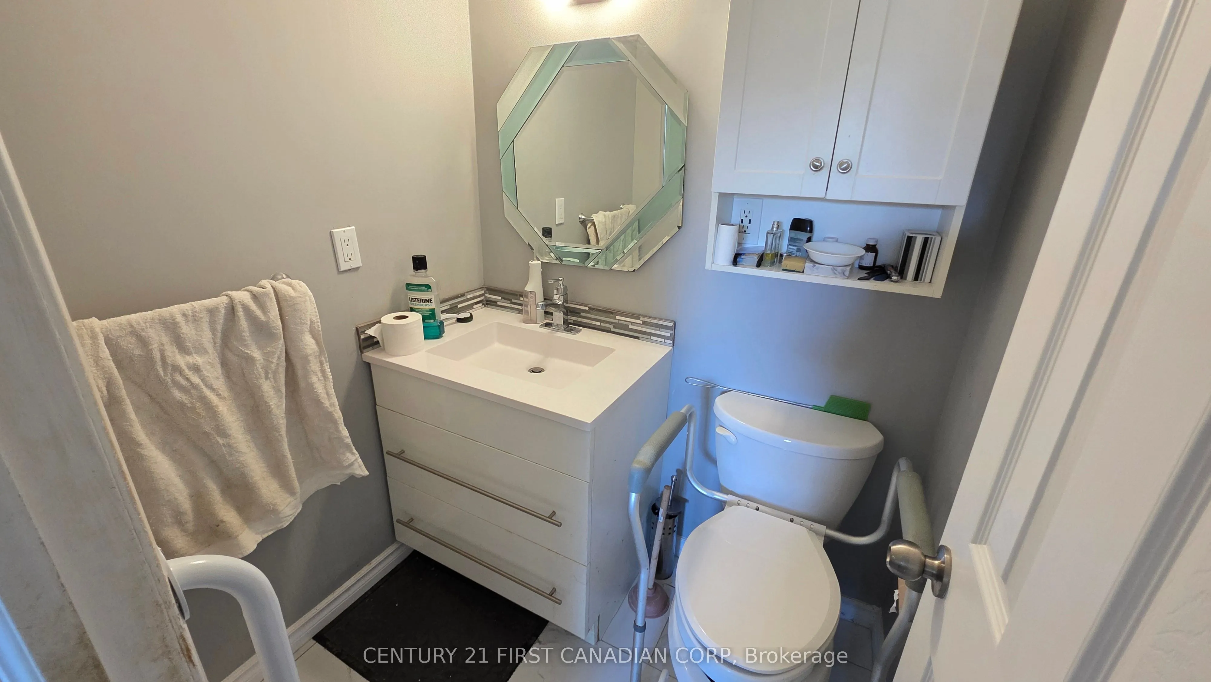 2 Muriel Crescent