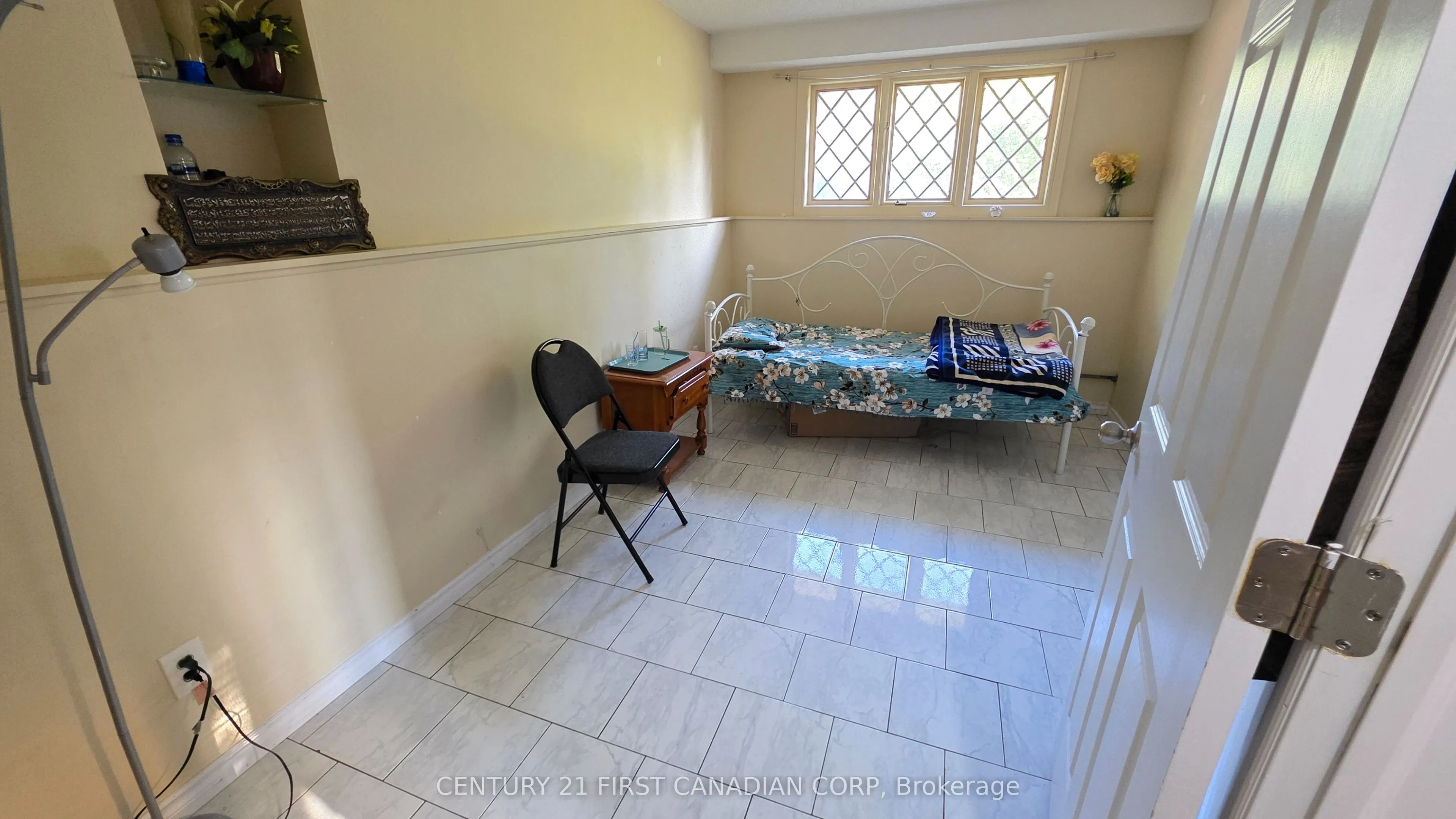 2 Muriel Crescent