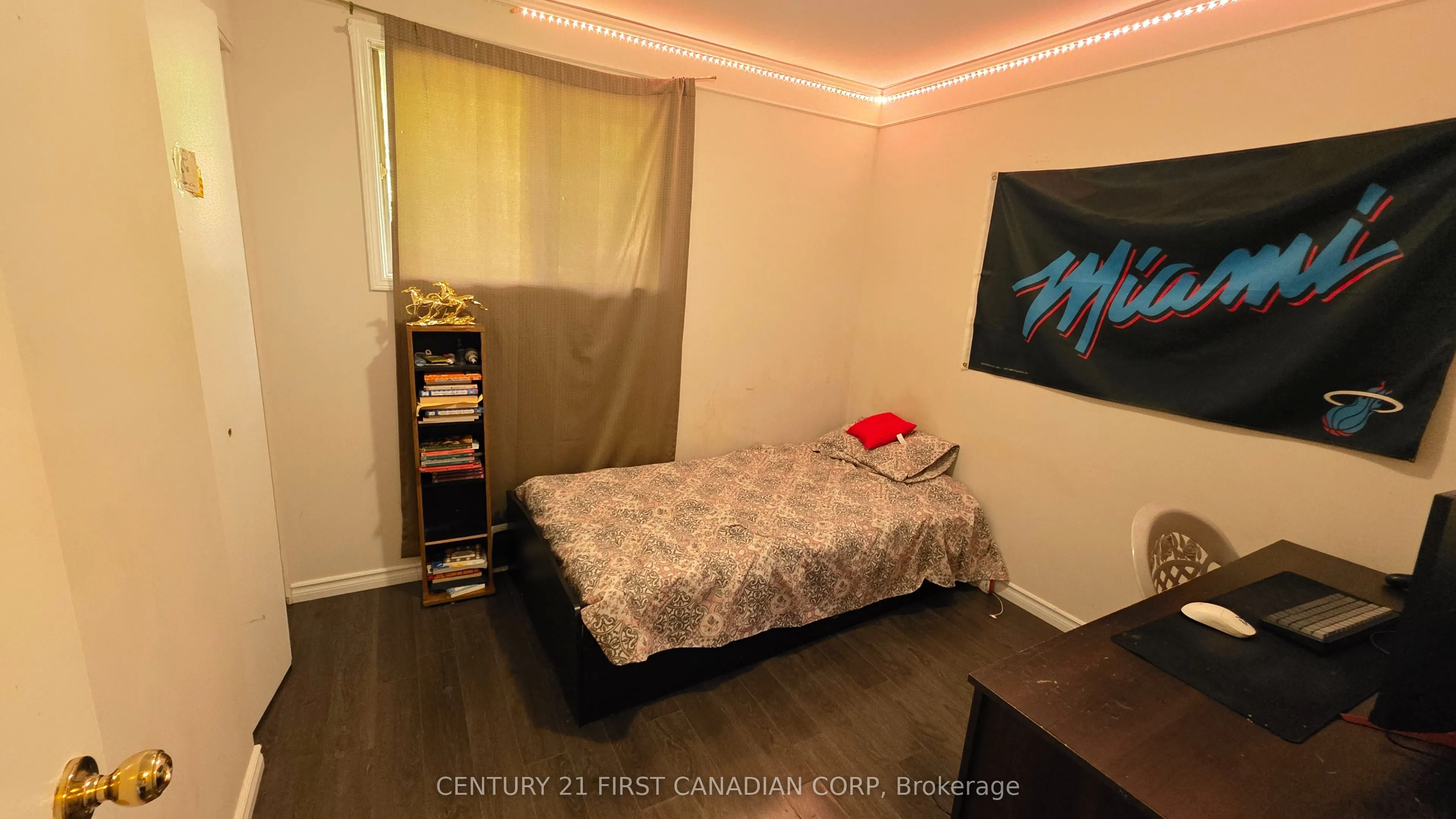 2 Muriel Crescent