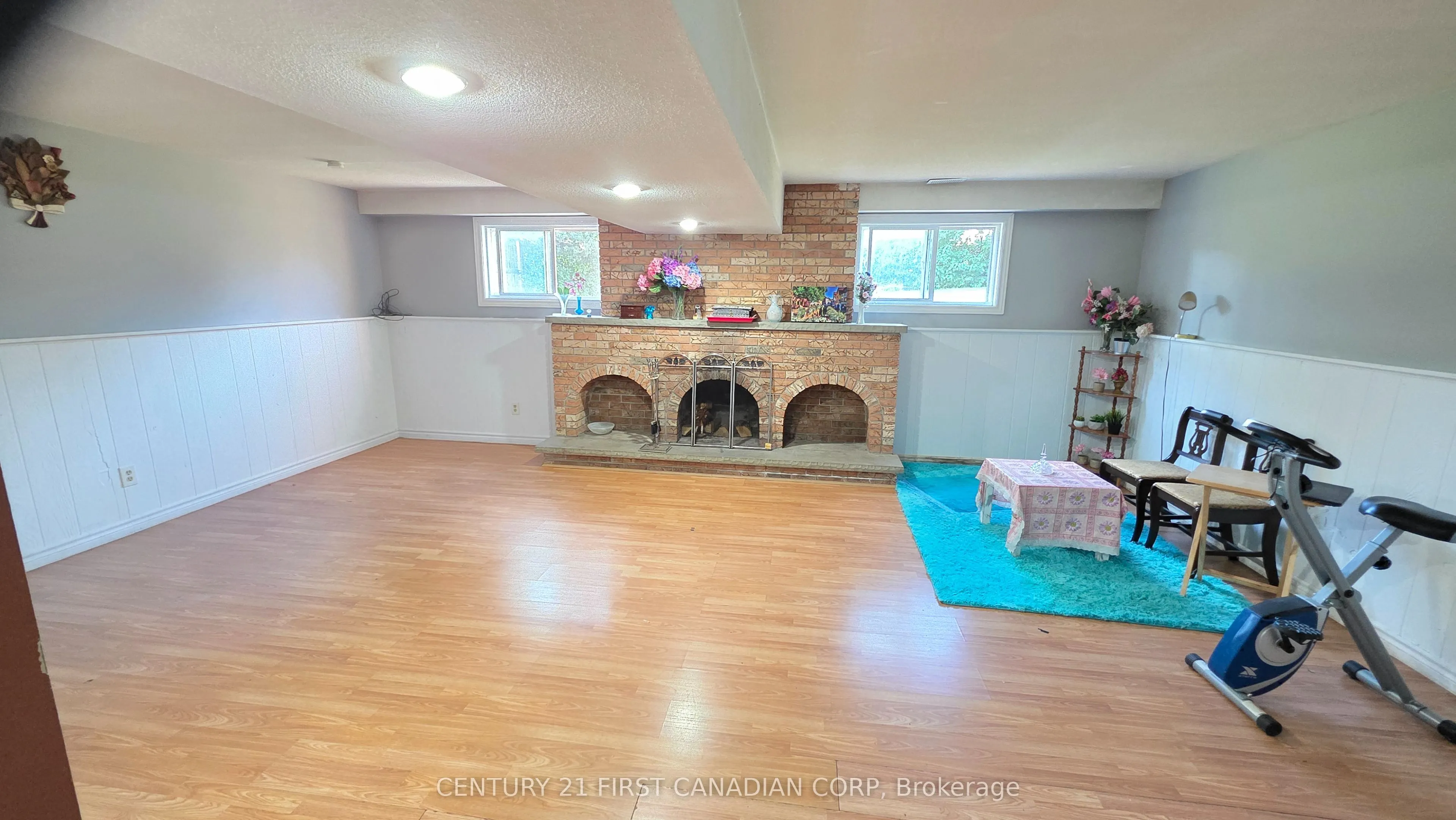 2 Muriel Crescent