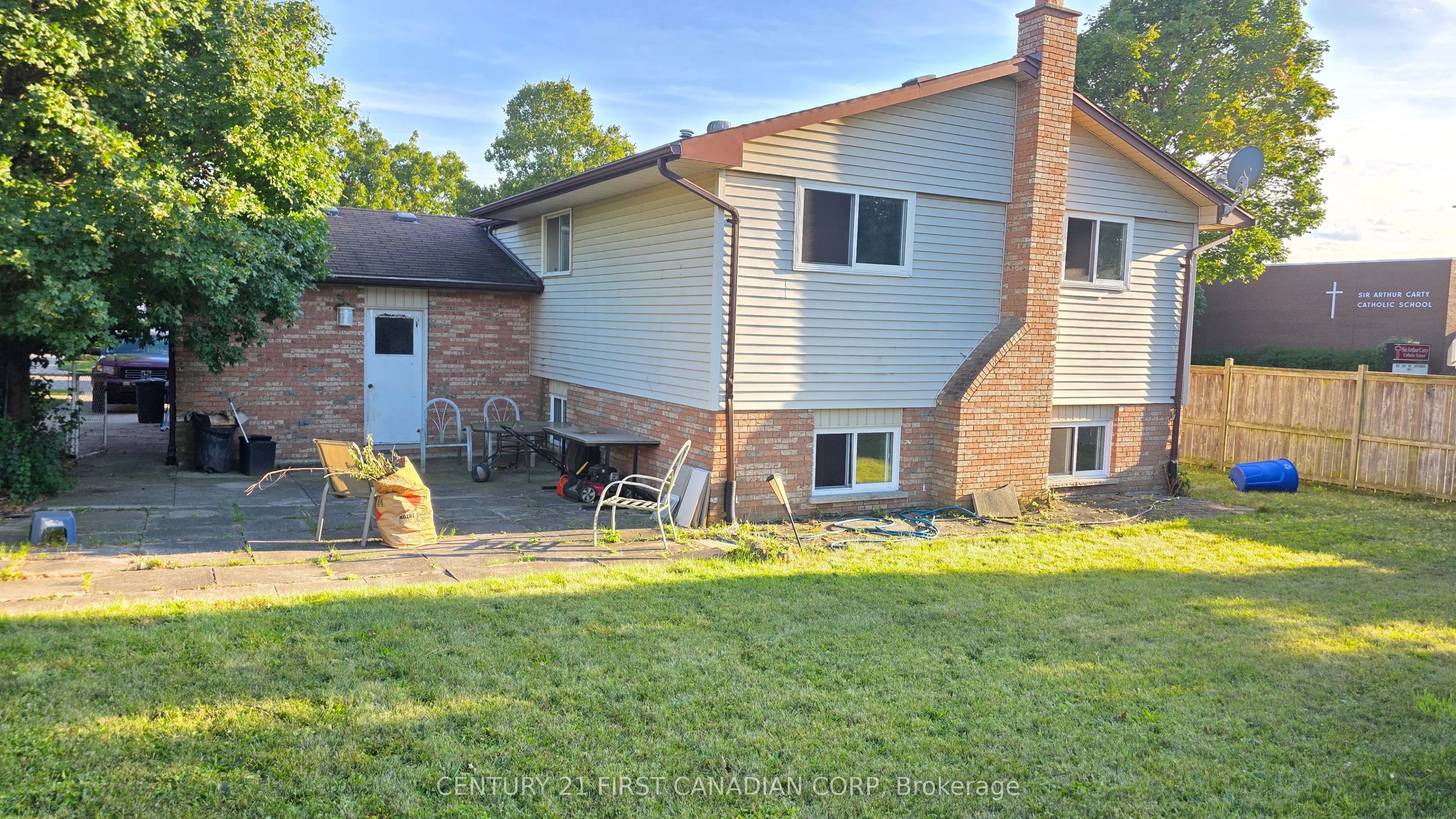 2 Muriel Crescent