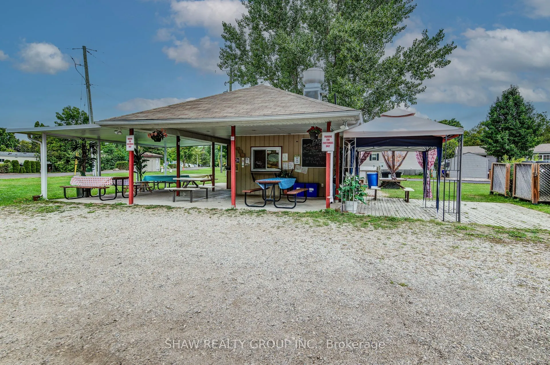 691 Oak Crescent