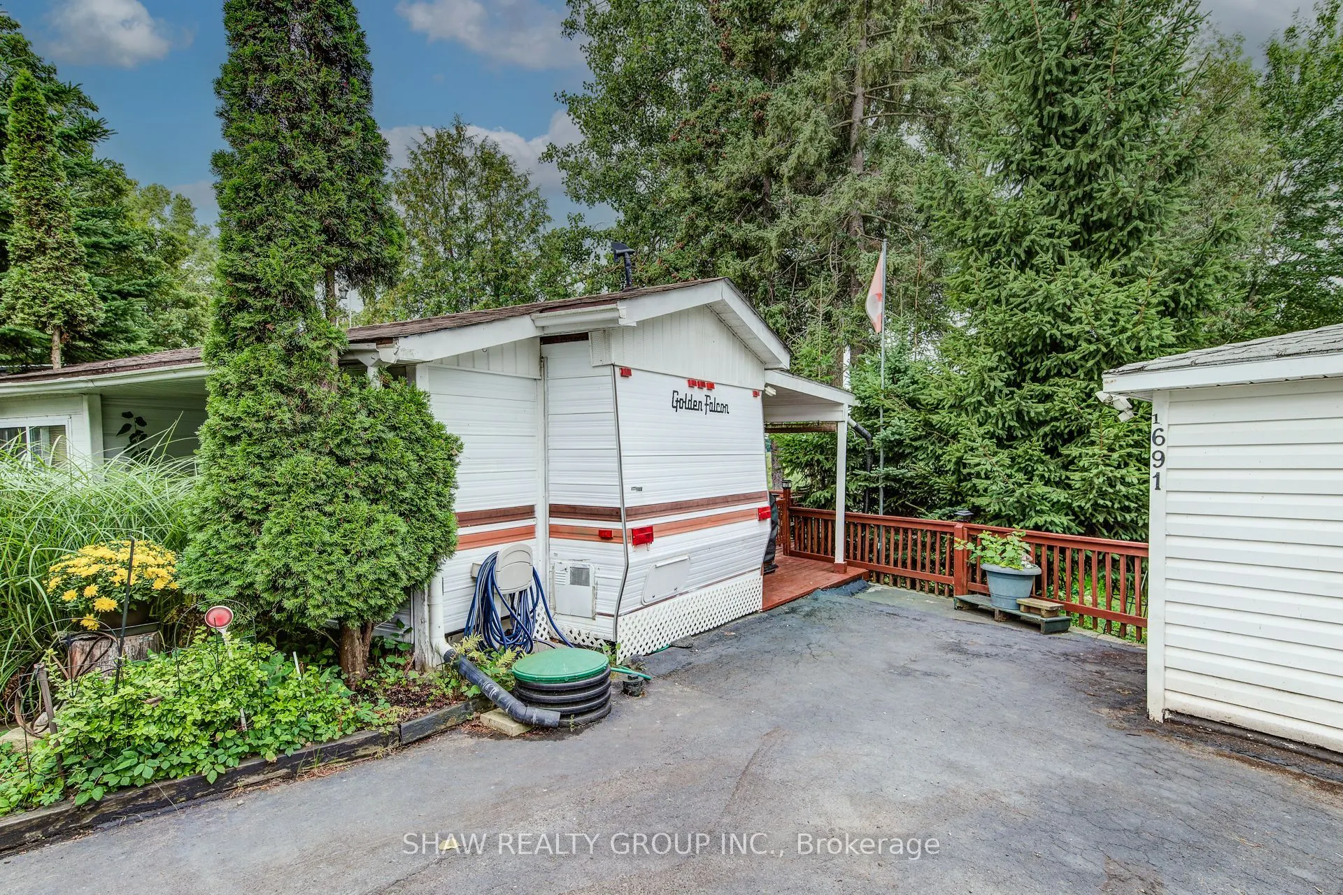 691 Oak Crescent