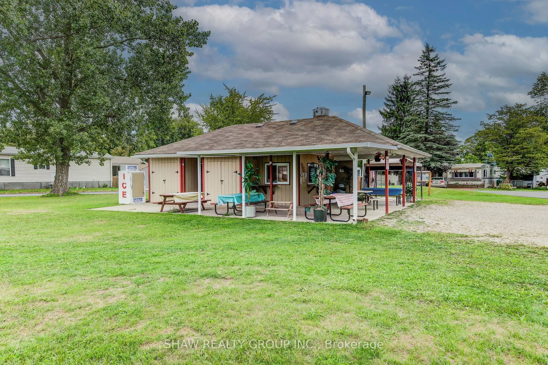 691 Oak Crescent