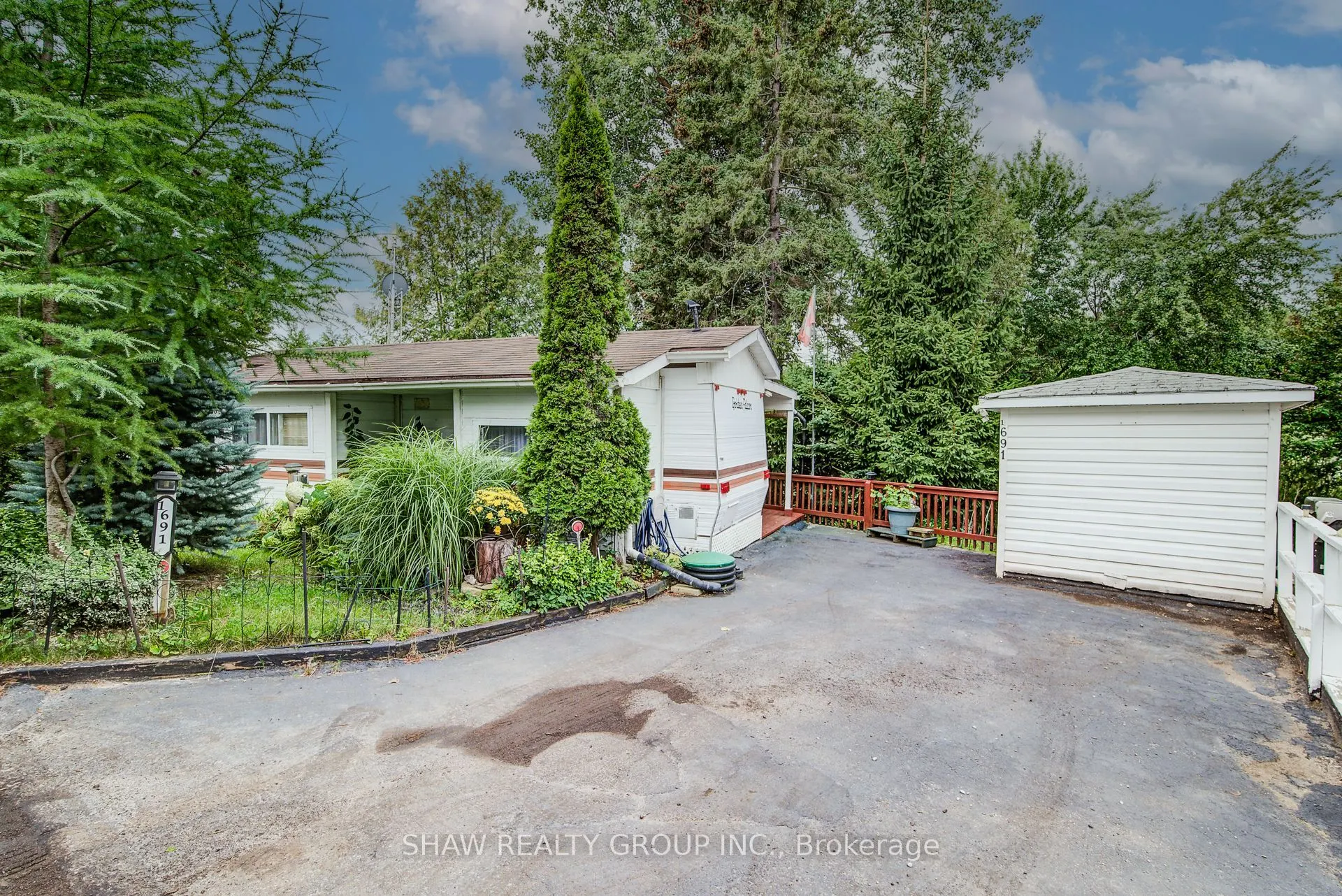 691 Oak Crescent