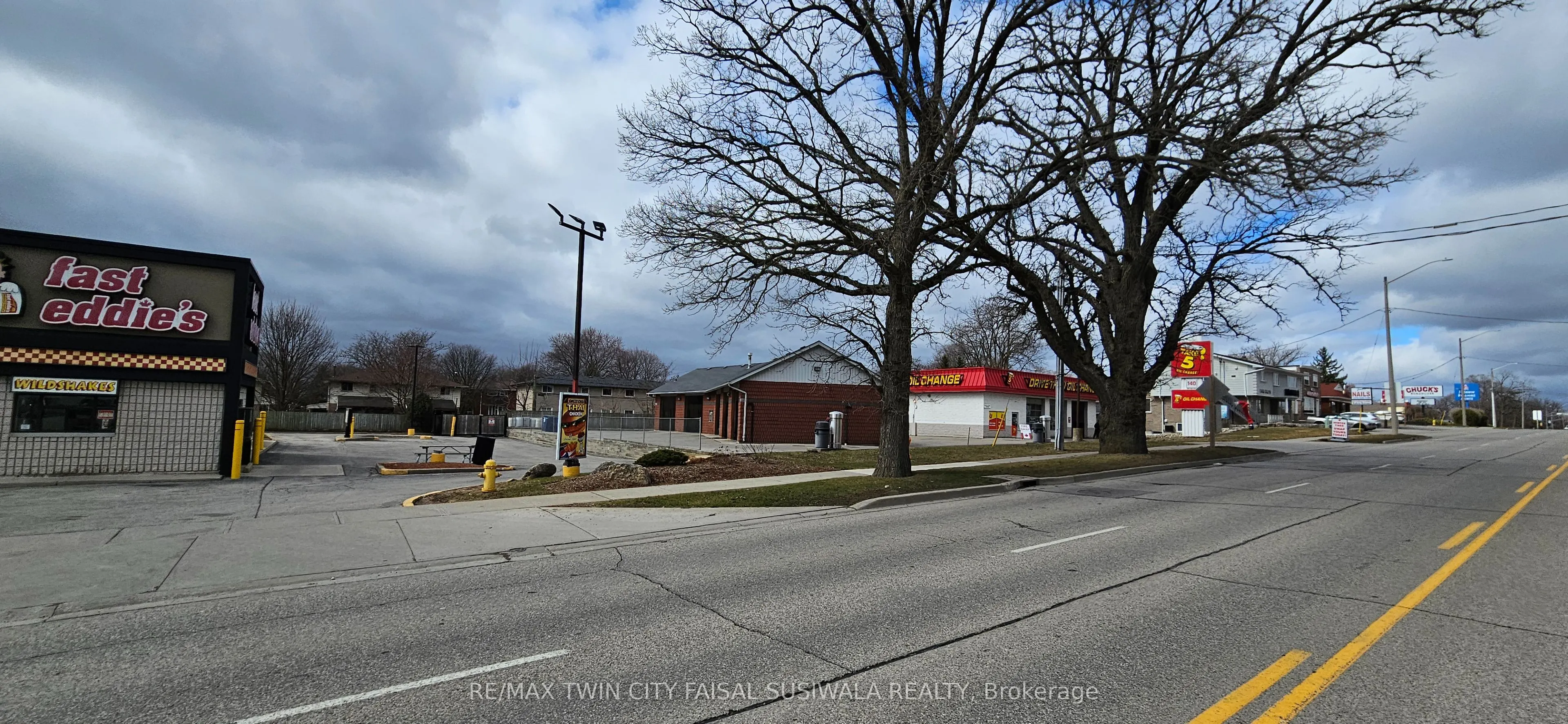 150 Dundas Street S