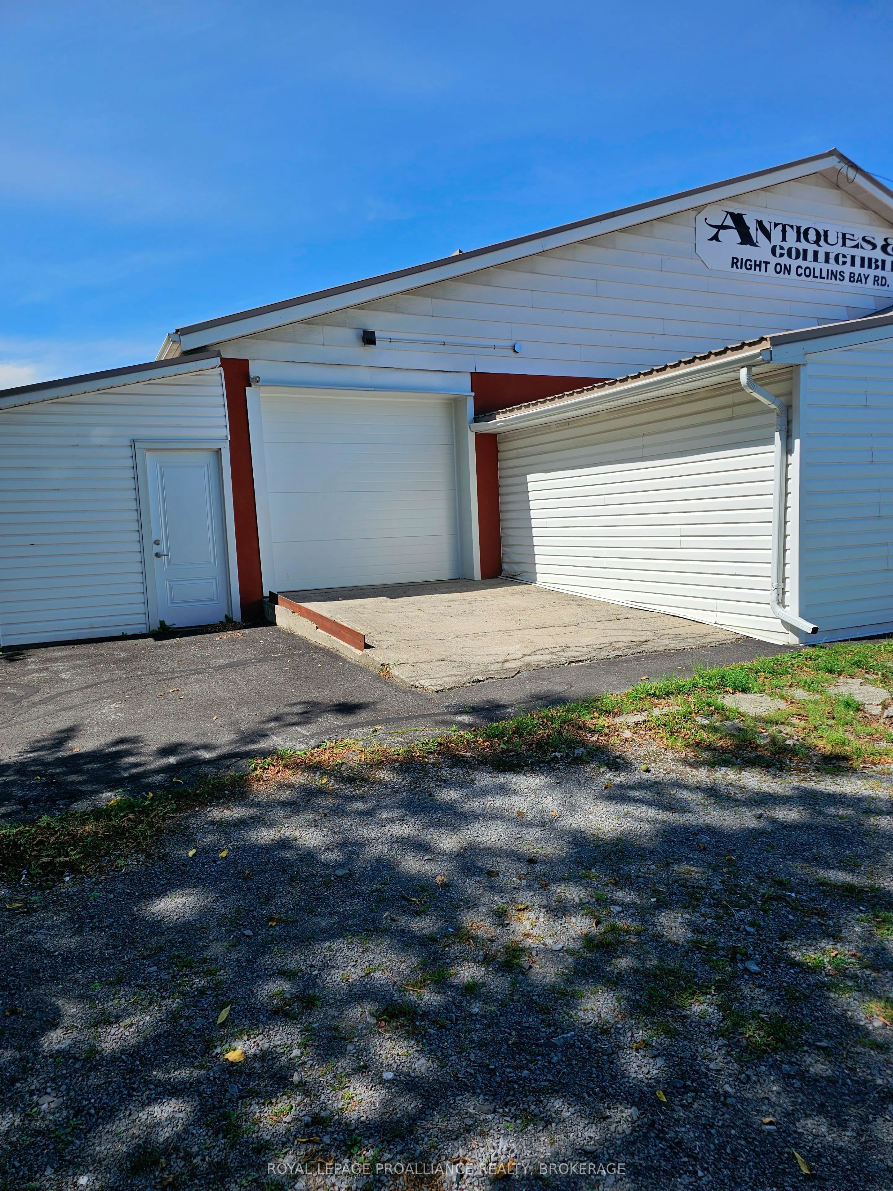 666 Collins Bay Road