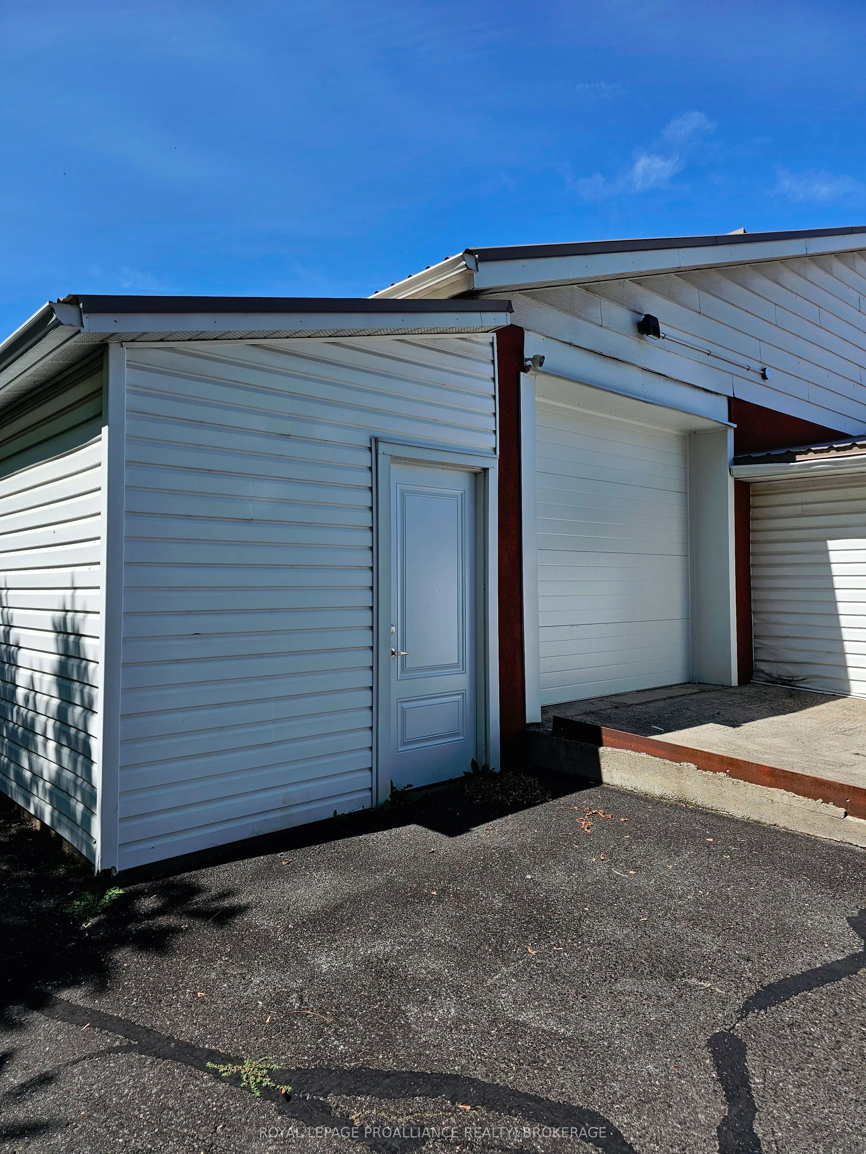 666 Collins Bay Road